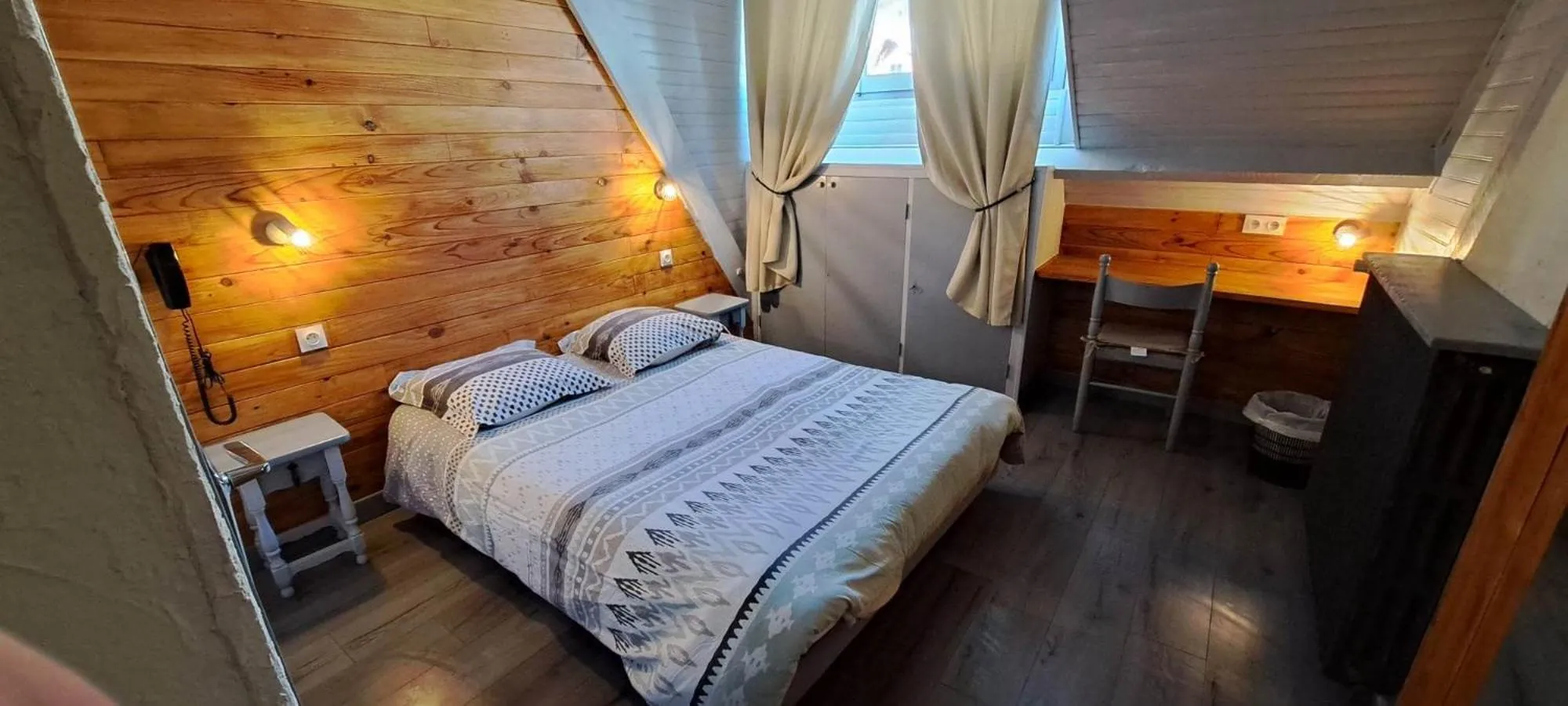 Mountain view, Bed in Hotel Valérie