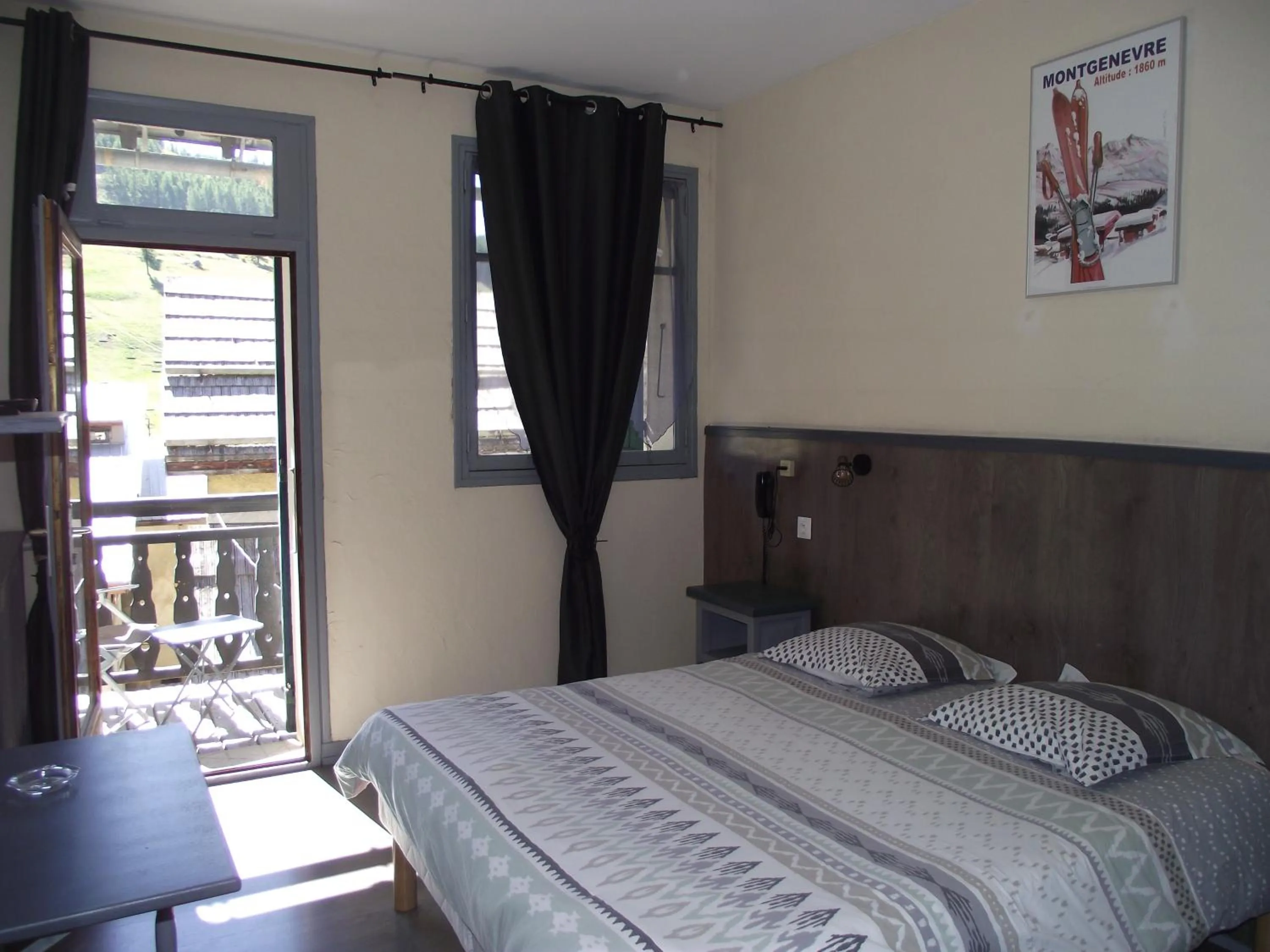 City view, Bed in Hotel Valérie