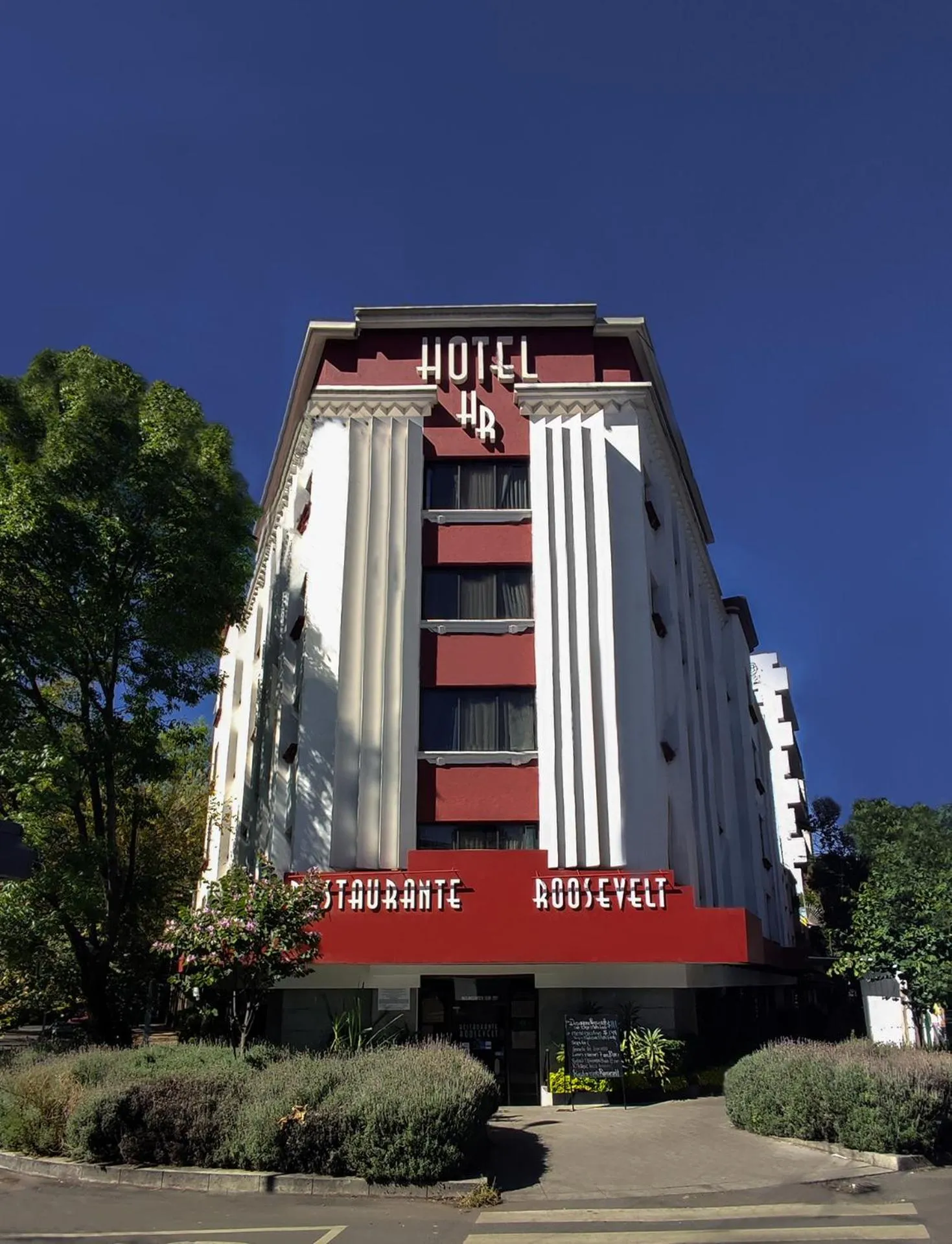 Property building in Hotel Roosevelt Condesa
