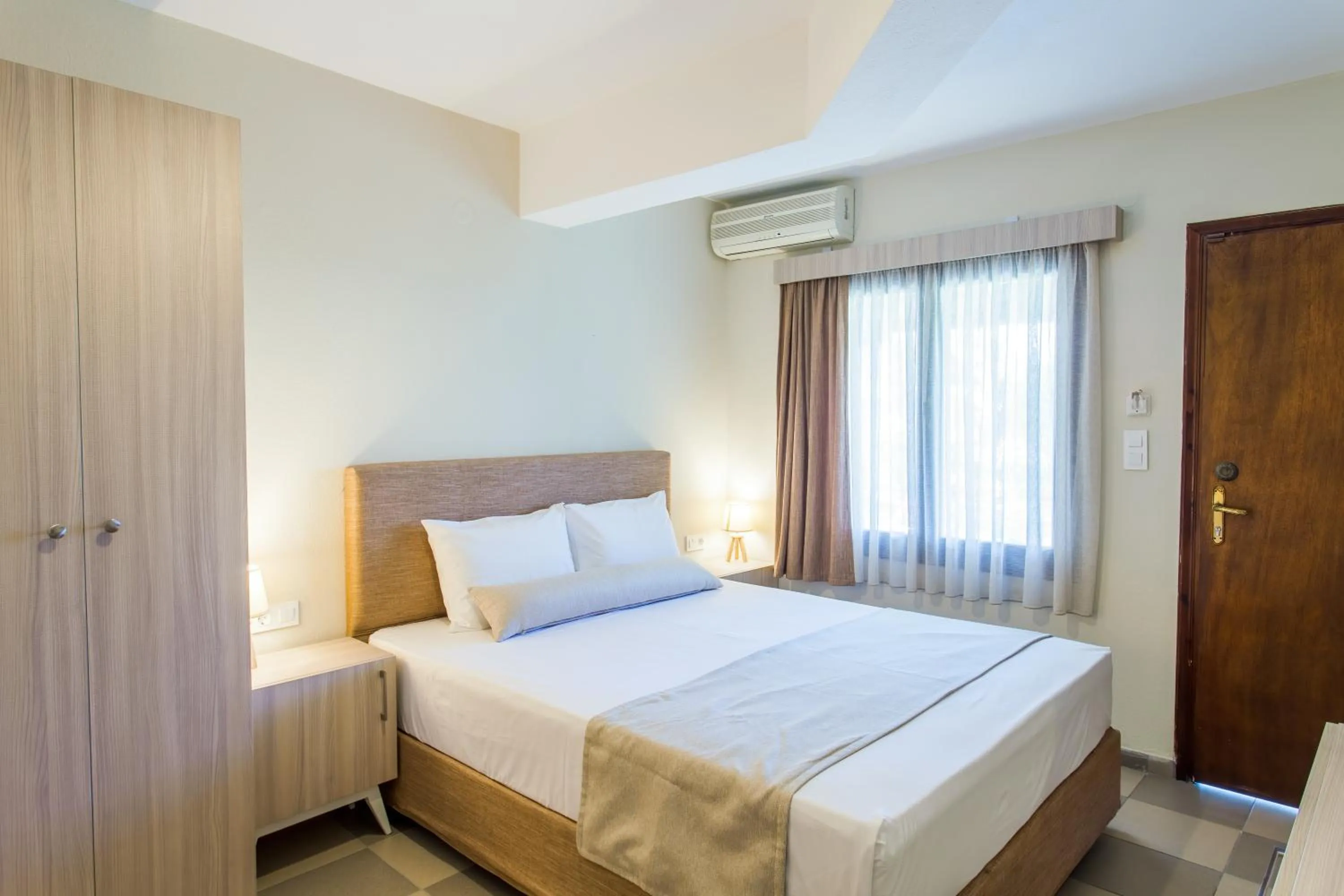 Bed in Maistrali Beach Studios