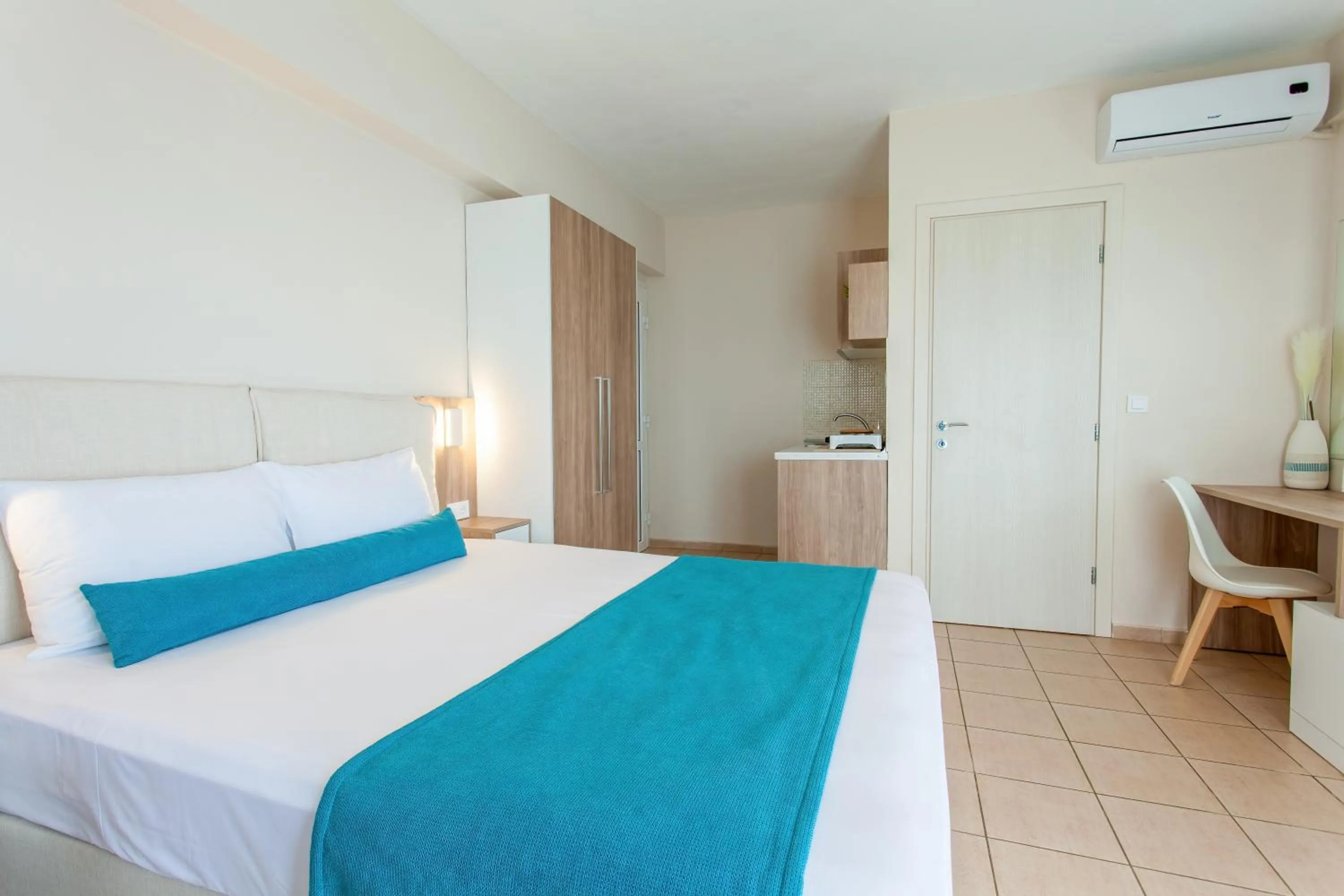 Photo of the whole room, Bed in Maistrali Beach Studios