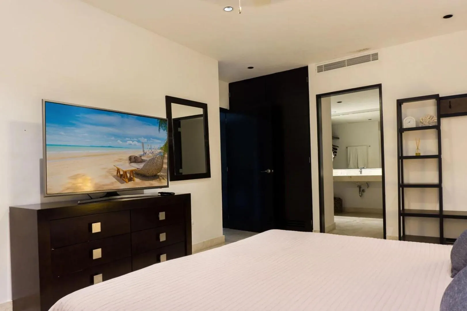 Bedroom, Bed in The Elements Oceanfront & Beachside Condo Hotel