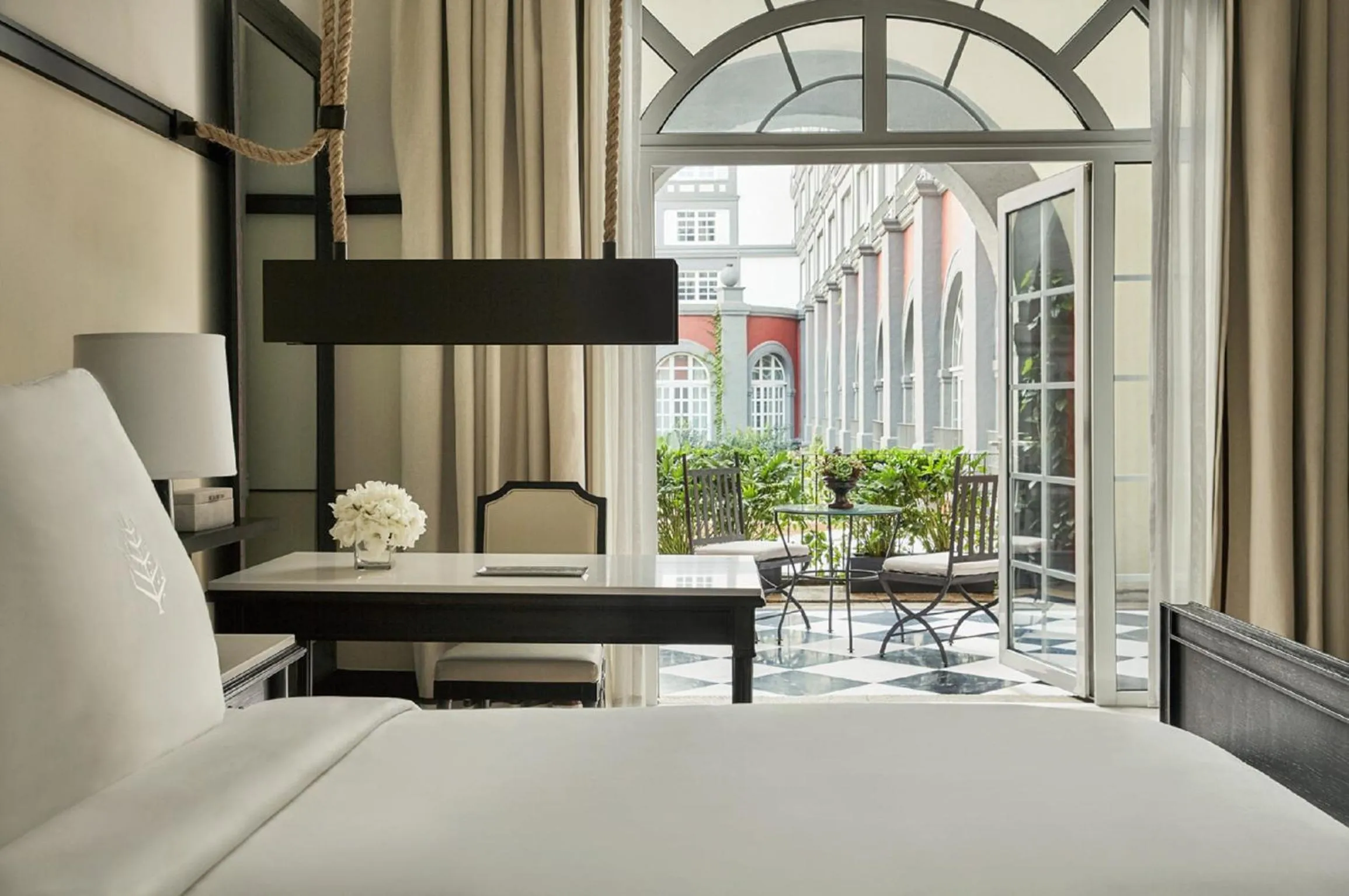 Balcony/Terrace, Bed in Four Seasons Hotel Mexico City