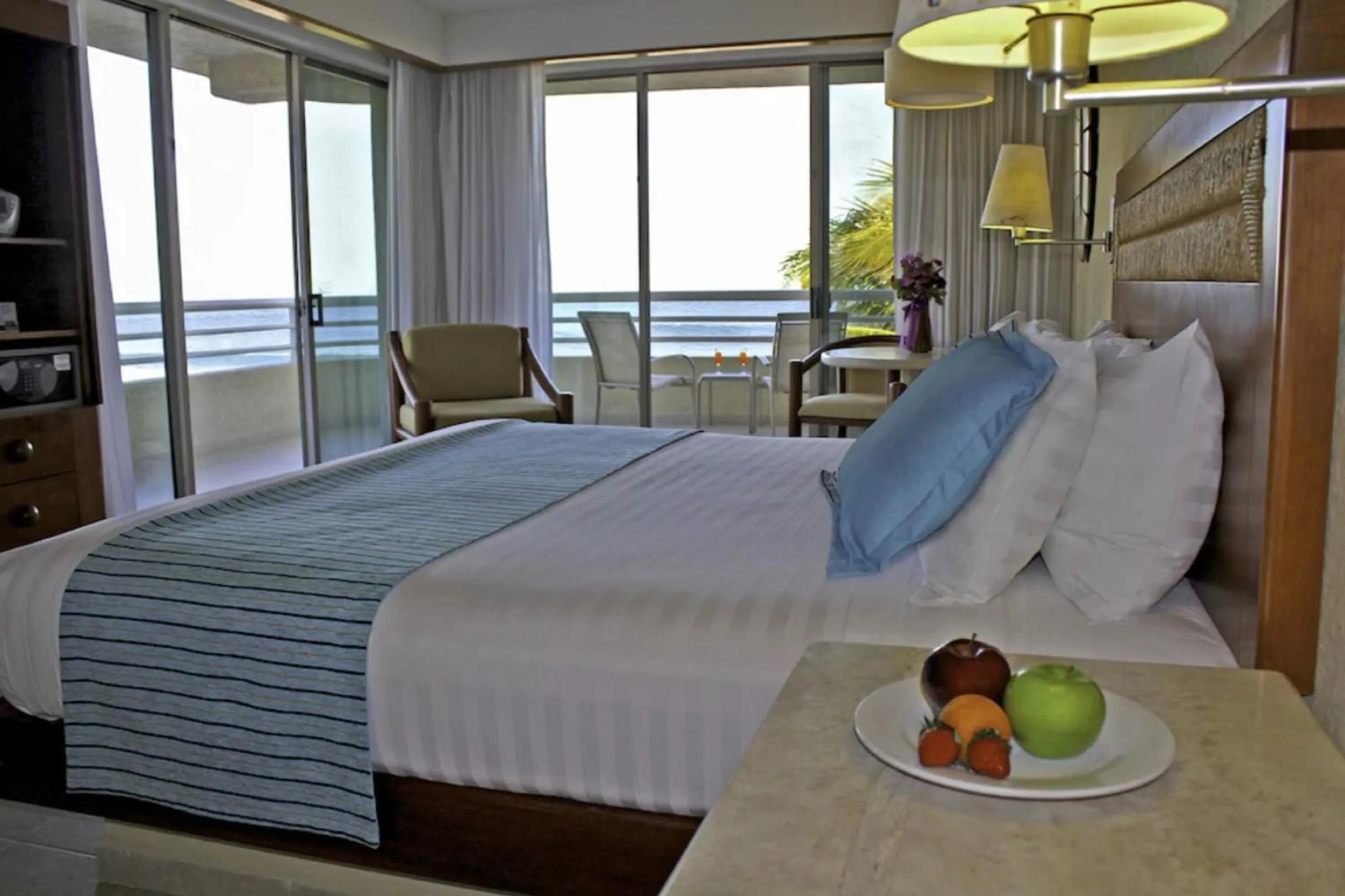 Photo of the whole room, Bed in GR Solaris Lighthouse