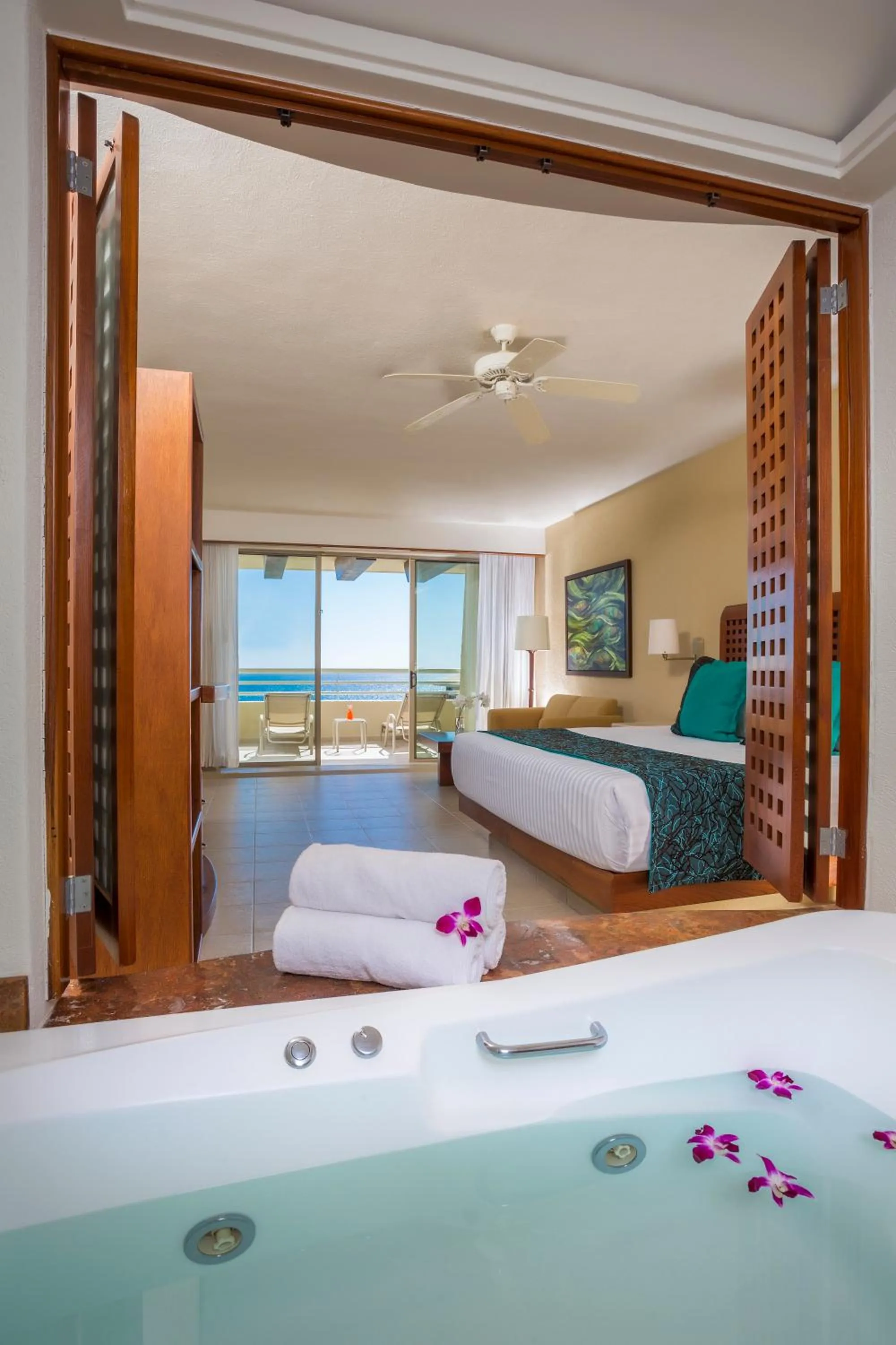 Bathroom, Bed in GR Solaris Lighthouse - All Inclusive