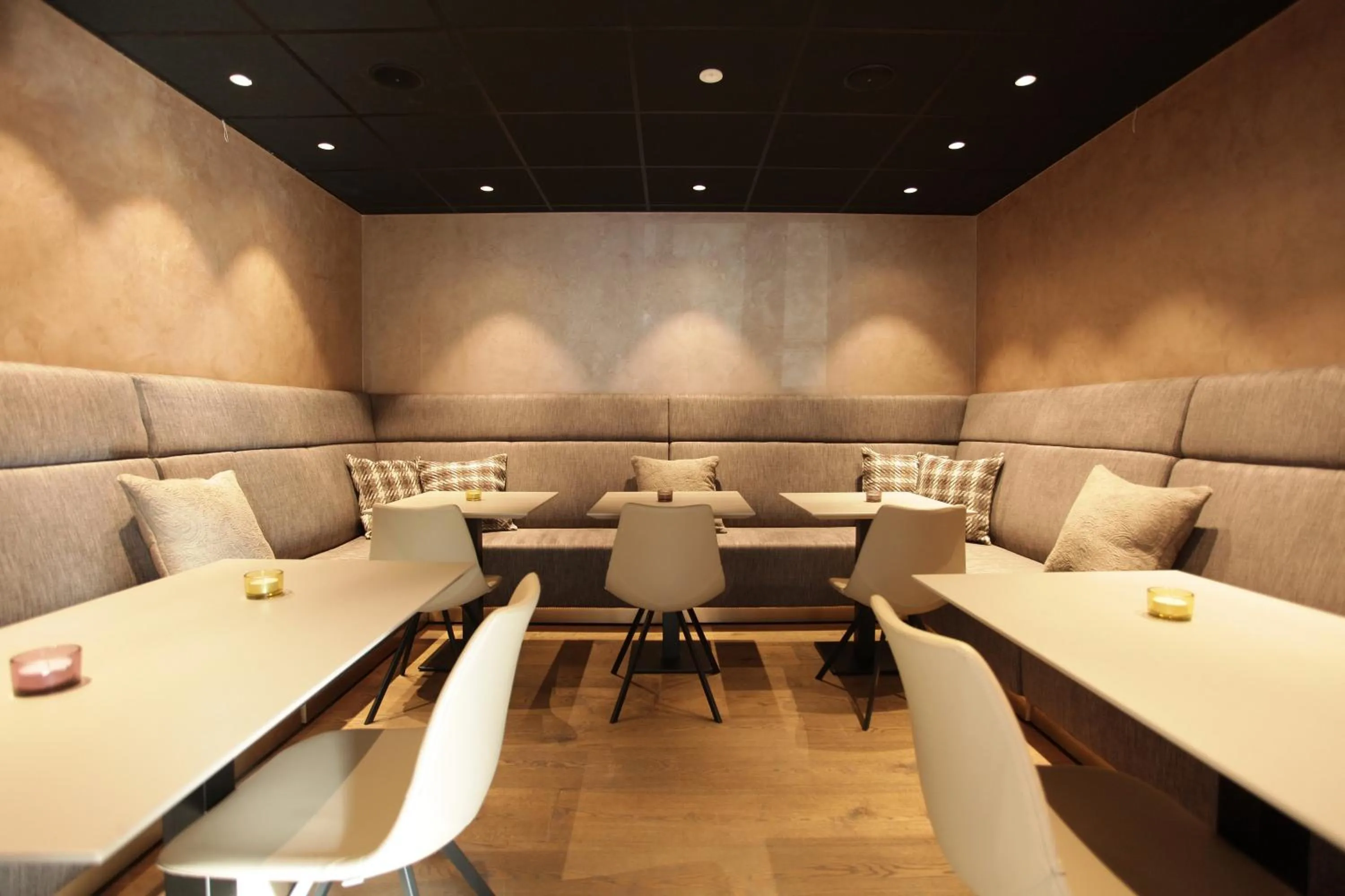 Restaurant/places to eat in Hotel Aurelia