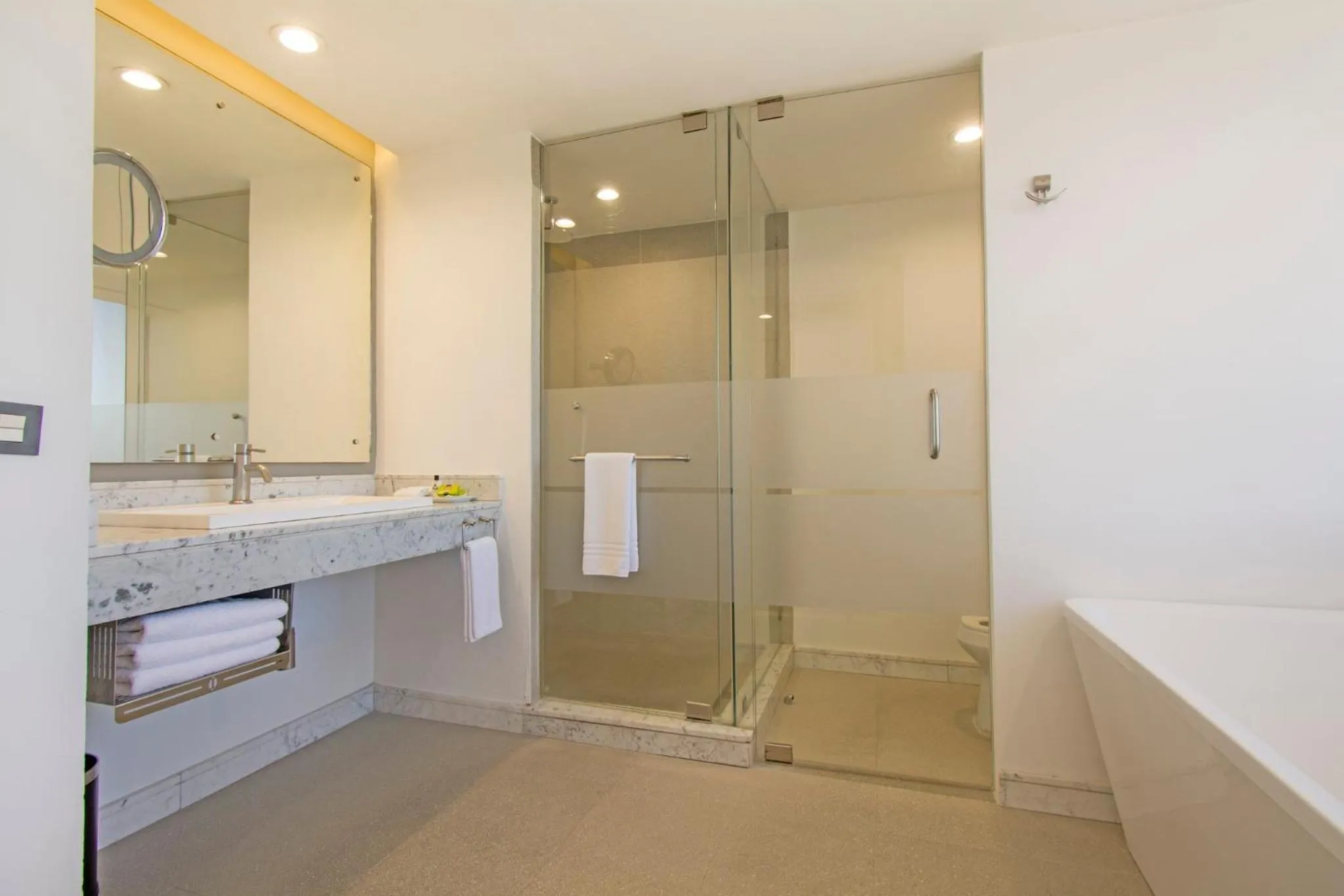 Photo of the whole room in Presidente InterContinental Guadalajara by IHG