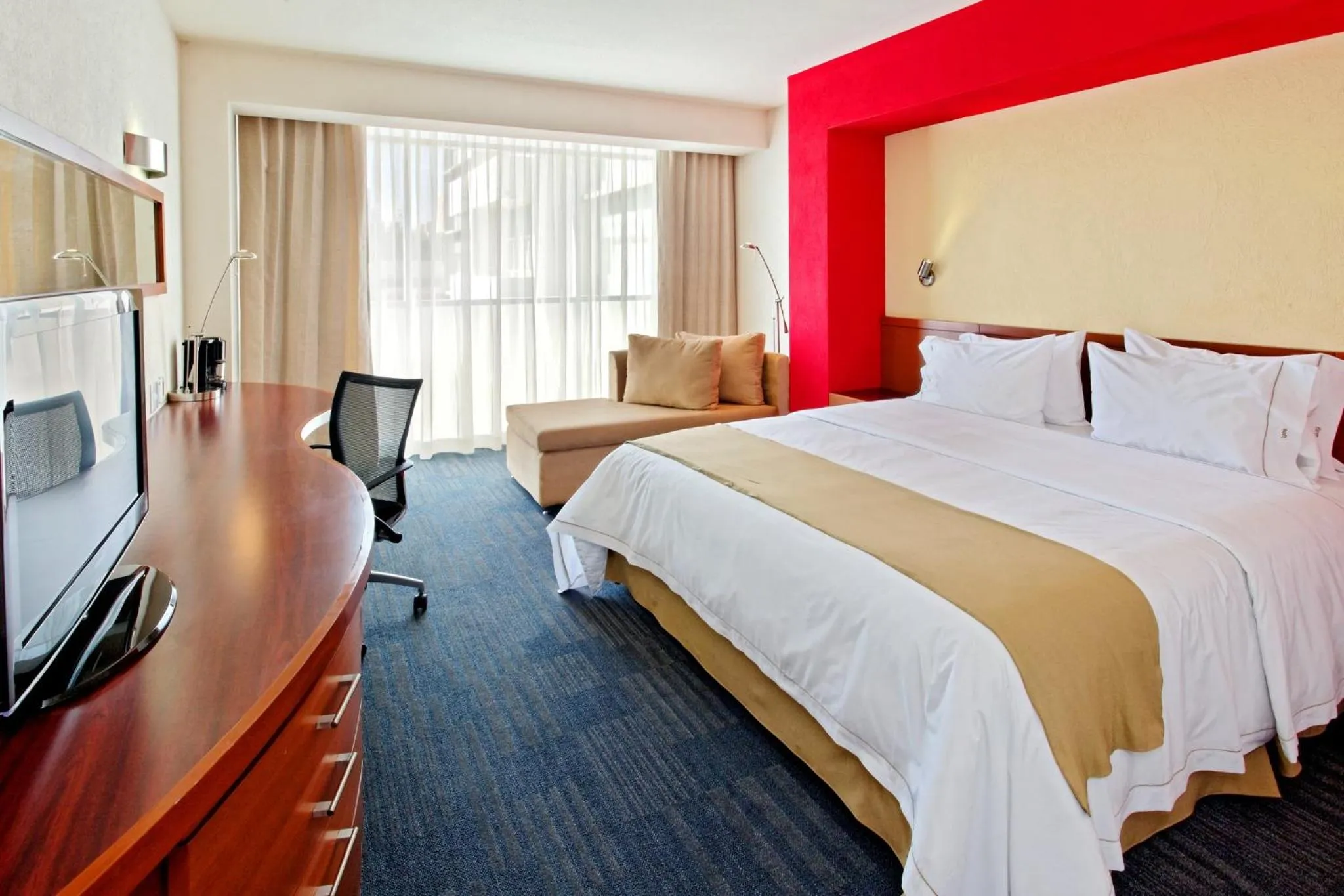 Photo of the whole room, Bed in Holiday Inn Express Guadalajara Expo by IHG