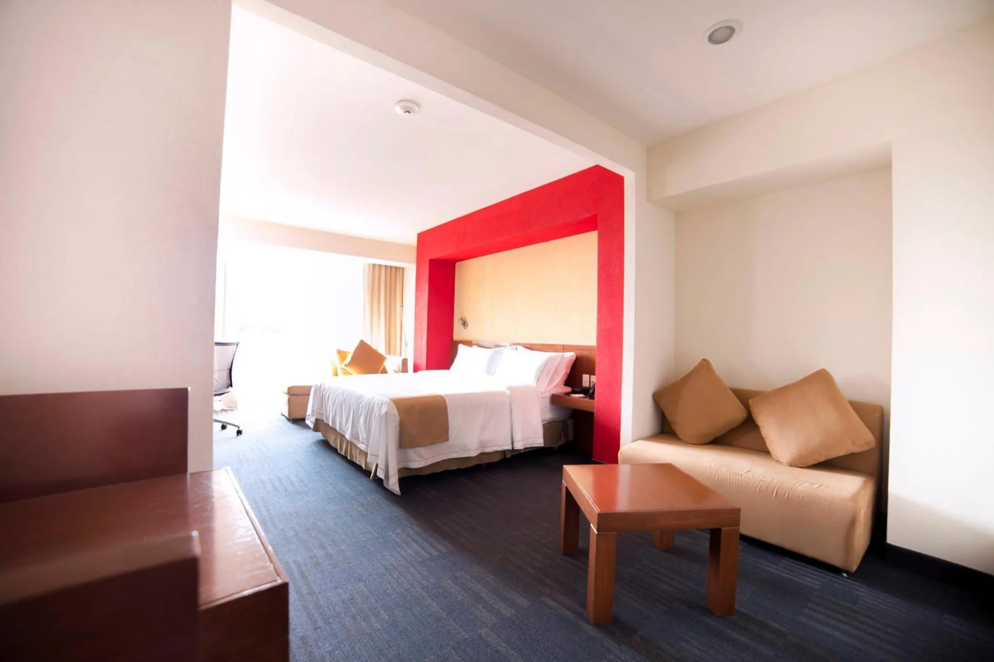 Photo of the whole room, Bed in Holiday Inn Express Guadalajara Expo by IHG