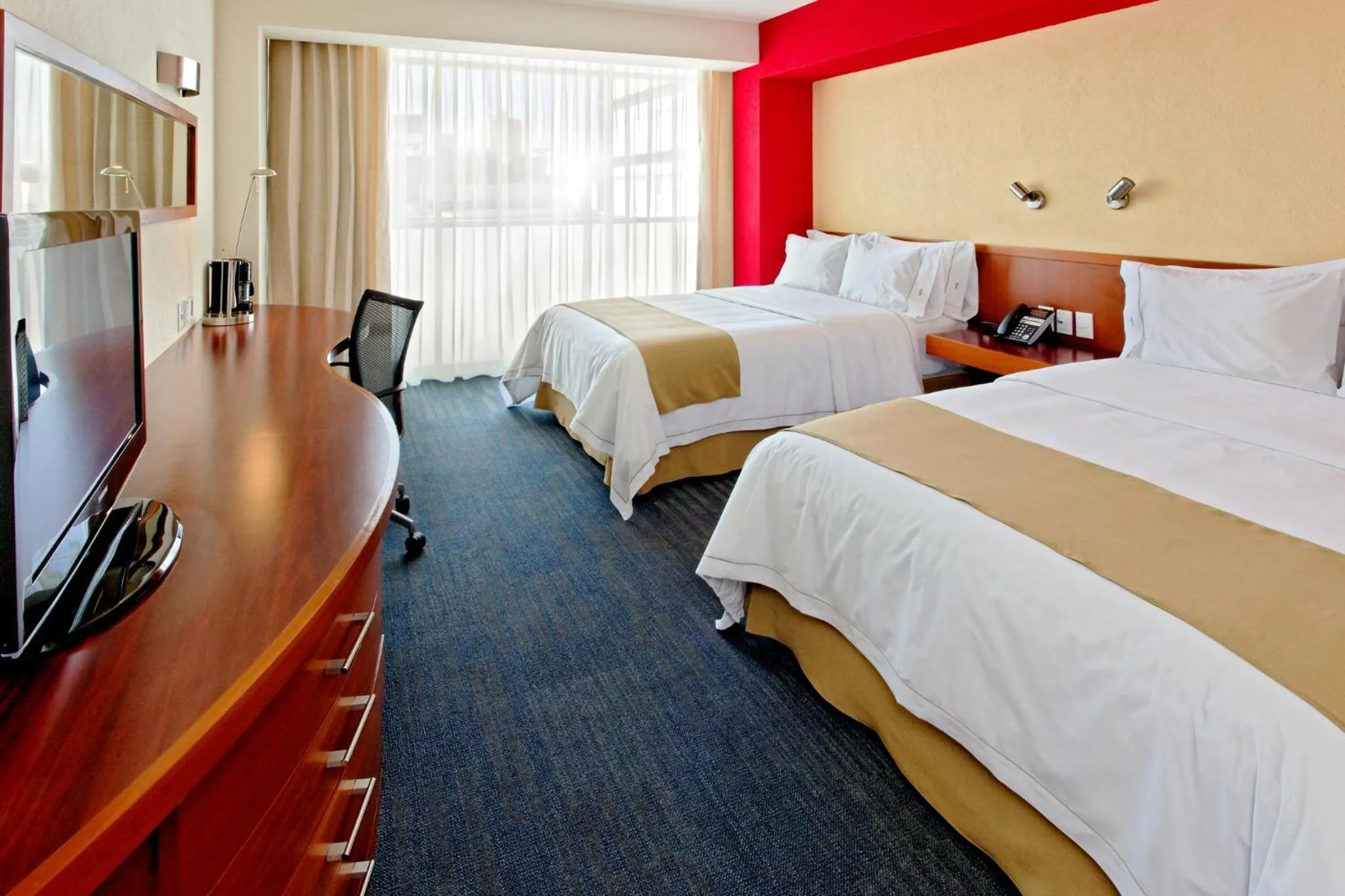 Photo of the whole room, Bed in Holiday Inn Express Guadalajara Expo by IHG