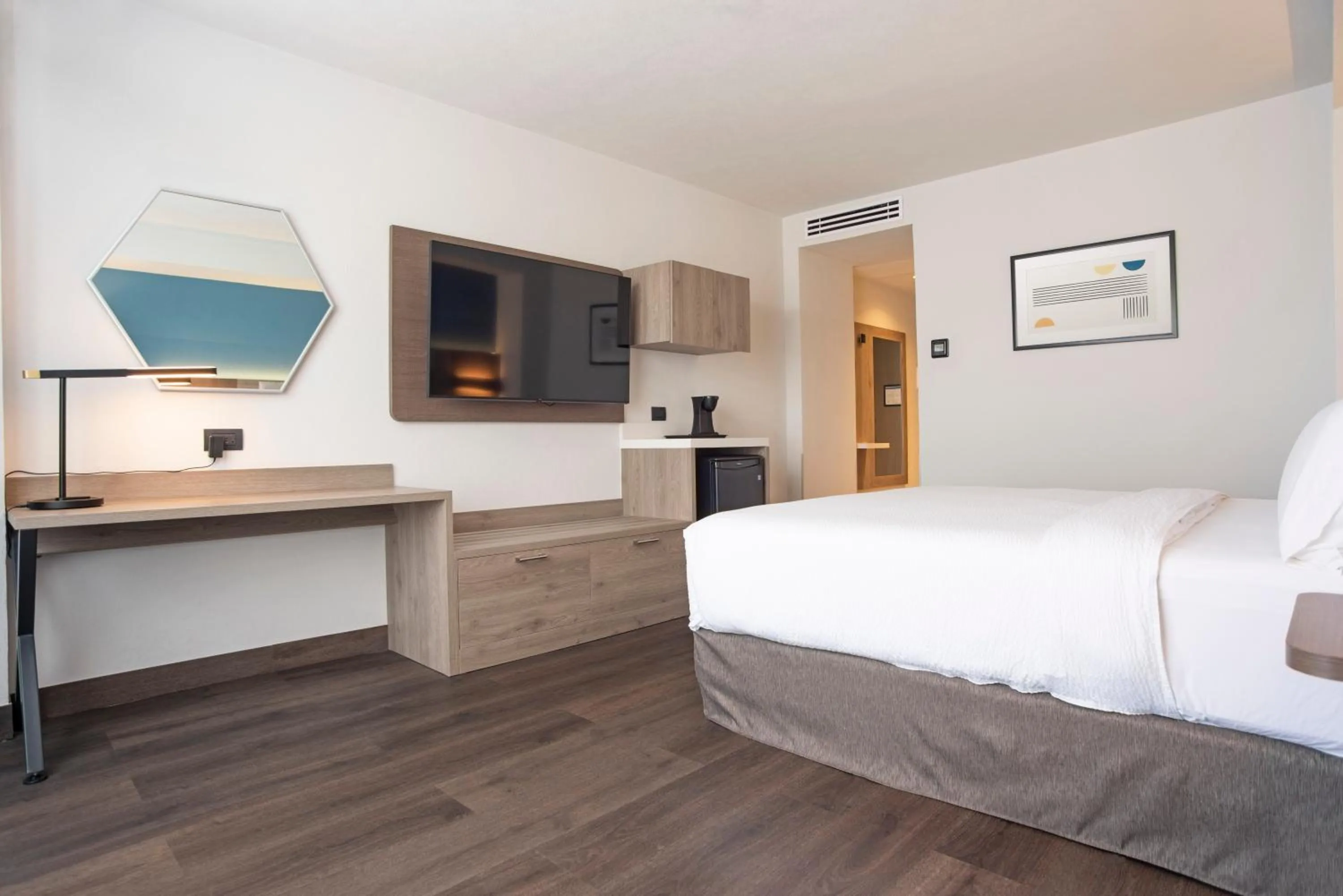 Bed in Holiday Inn Express Guadalajara Expo by IHG