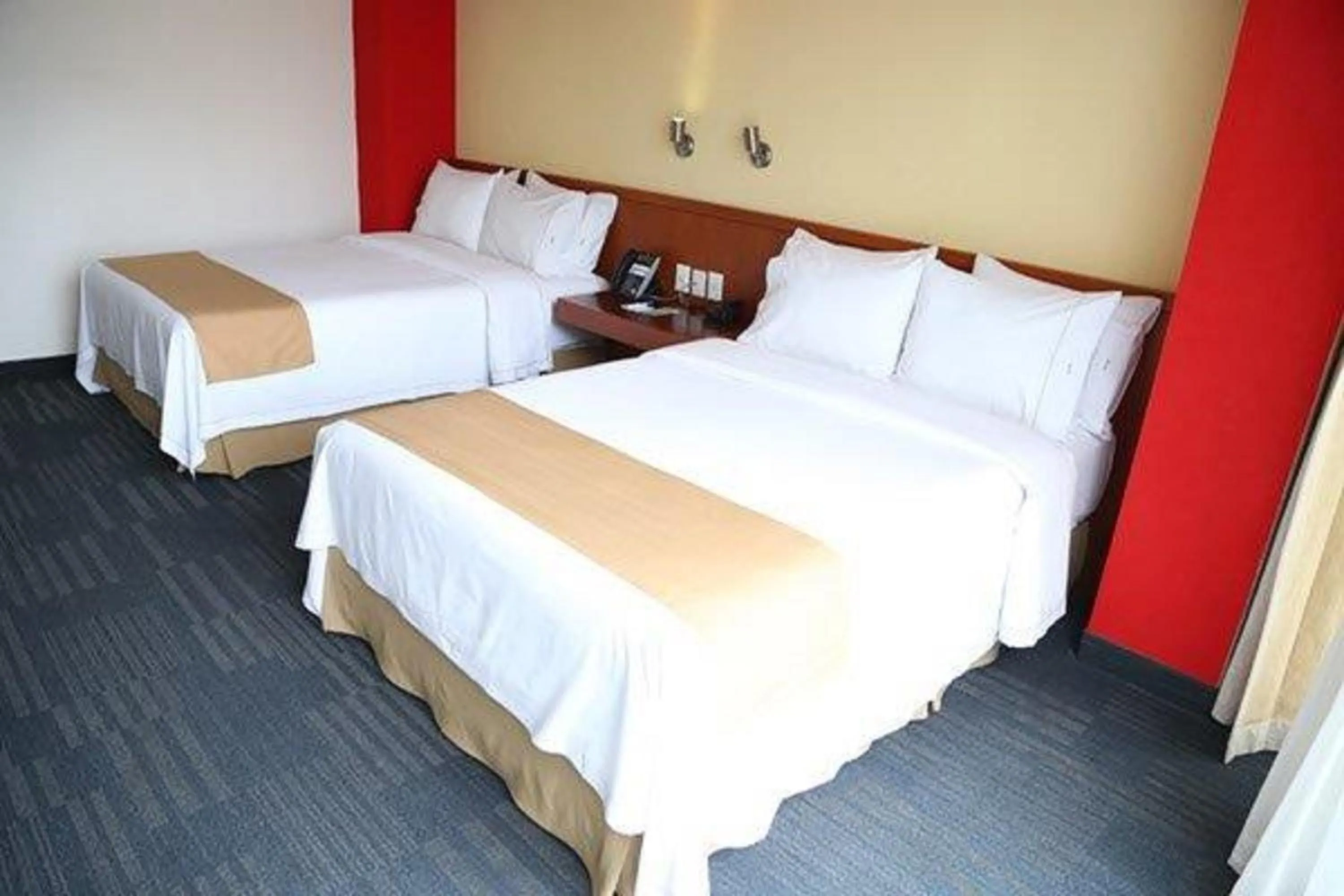 Photo of the whole room, Bed in Holiday Inn Express Guadalajara Expo by IHG
