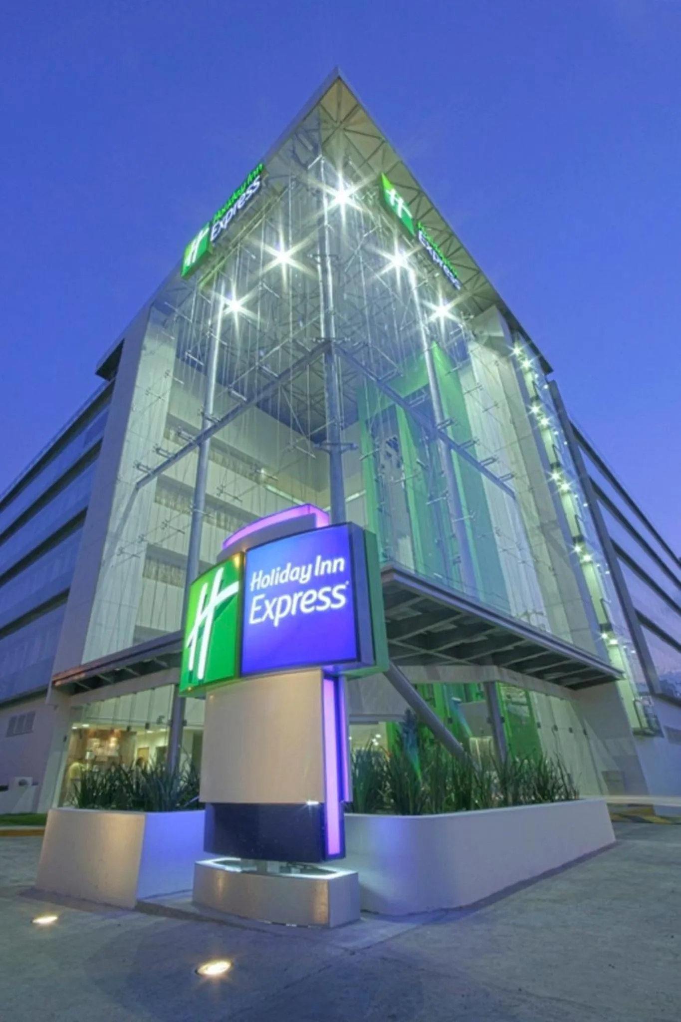 Property building in Holiday Inn Express Guadalajara Expo by IHG