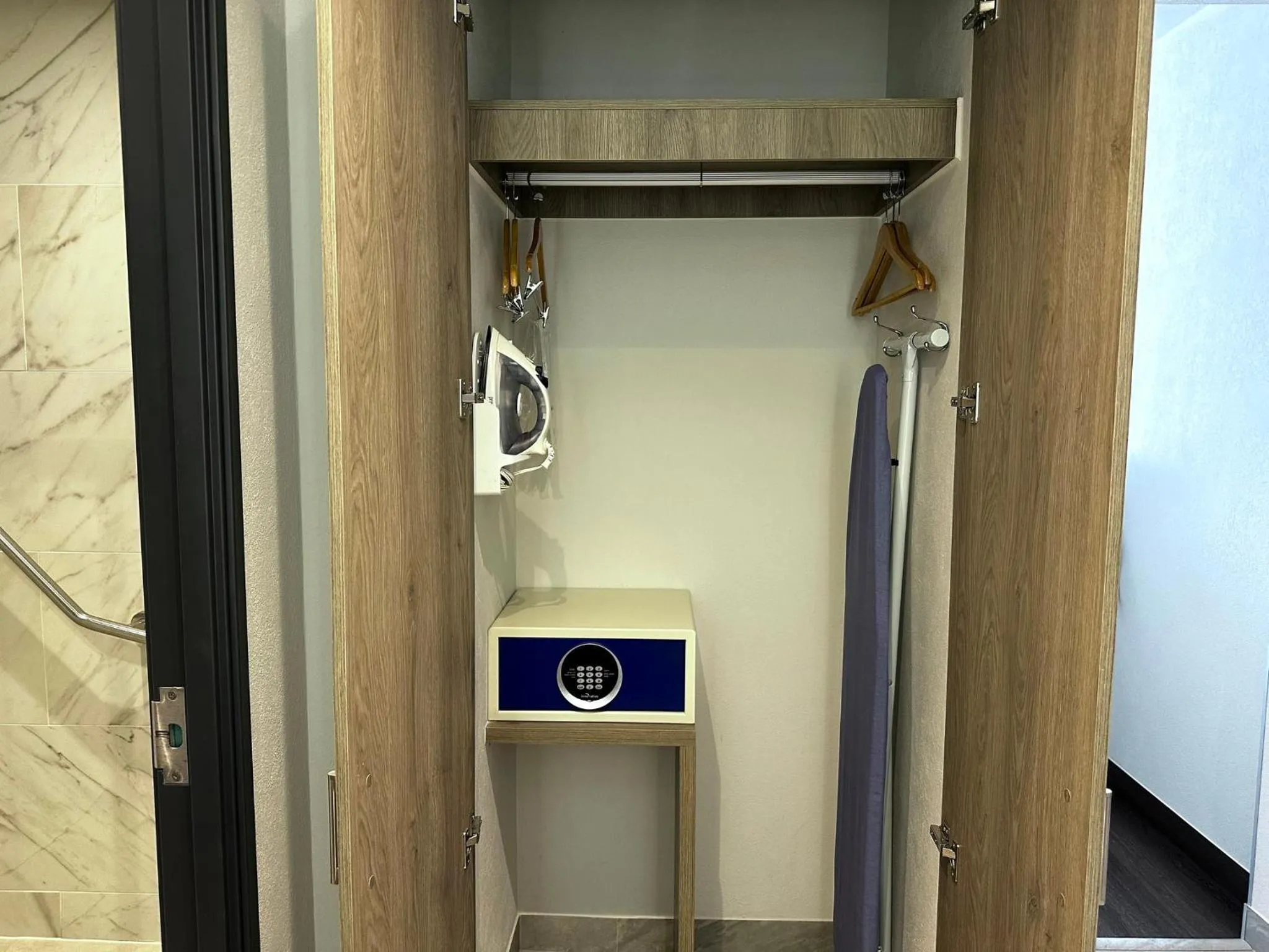 Photo of the whole room in Holiday Inn Express Guadalajara Expo by IHG