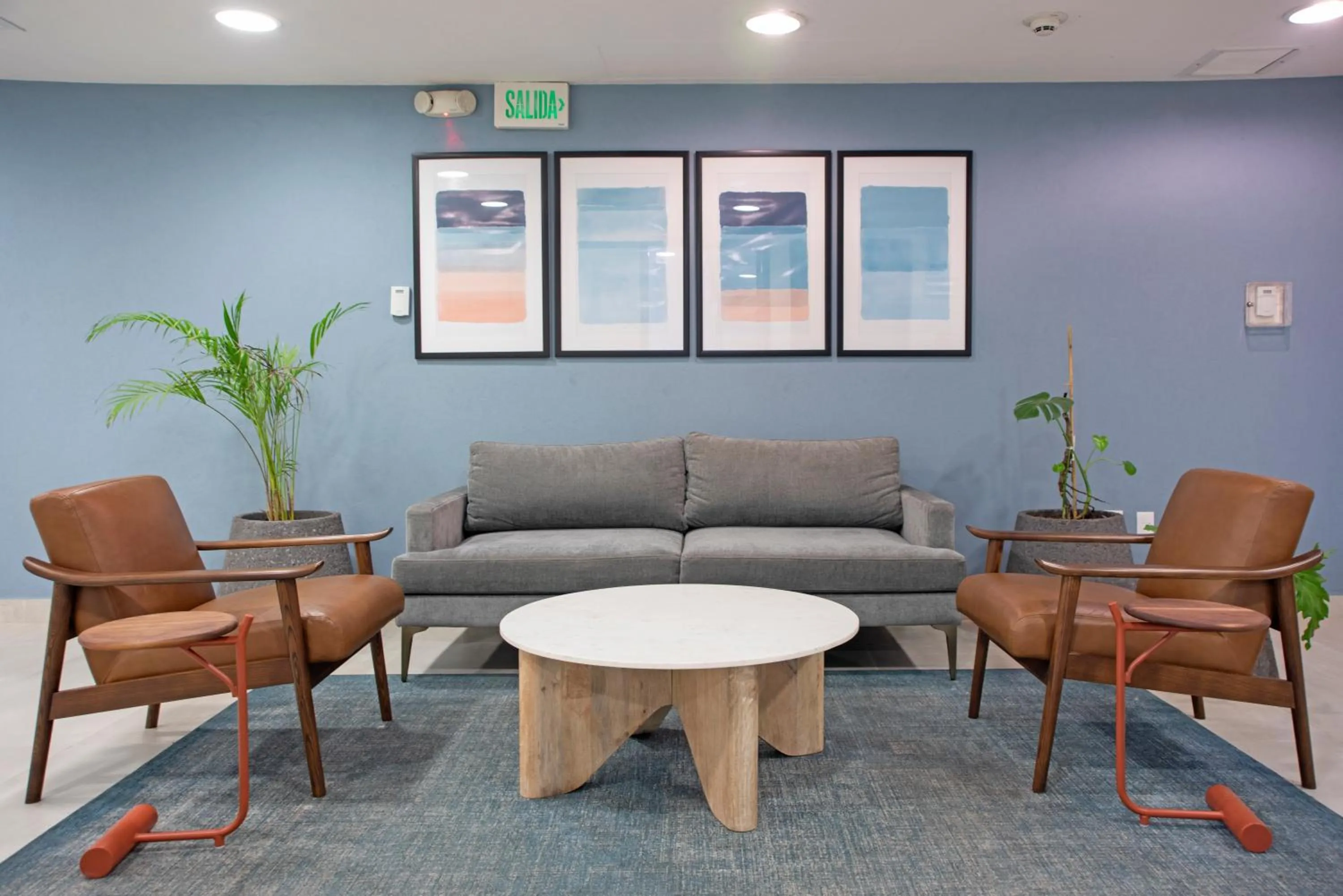 Living room in Holiday Inn Express Guadalajara Expo by IHG