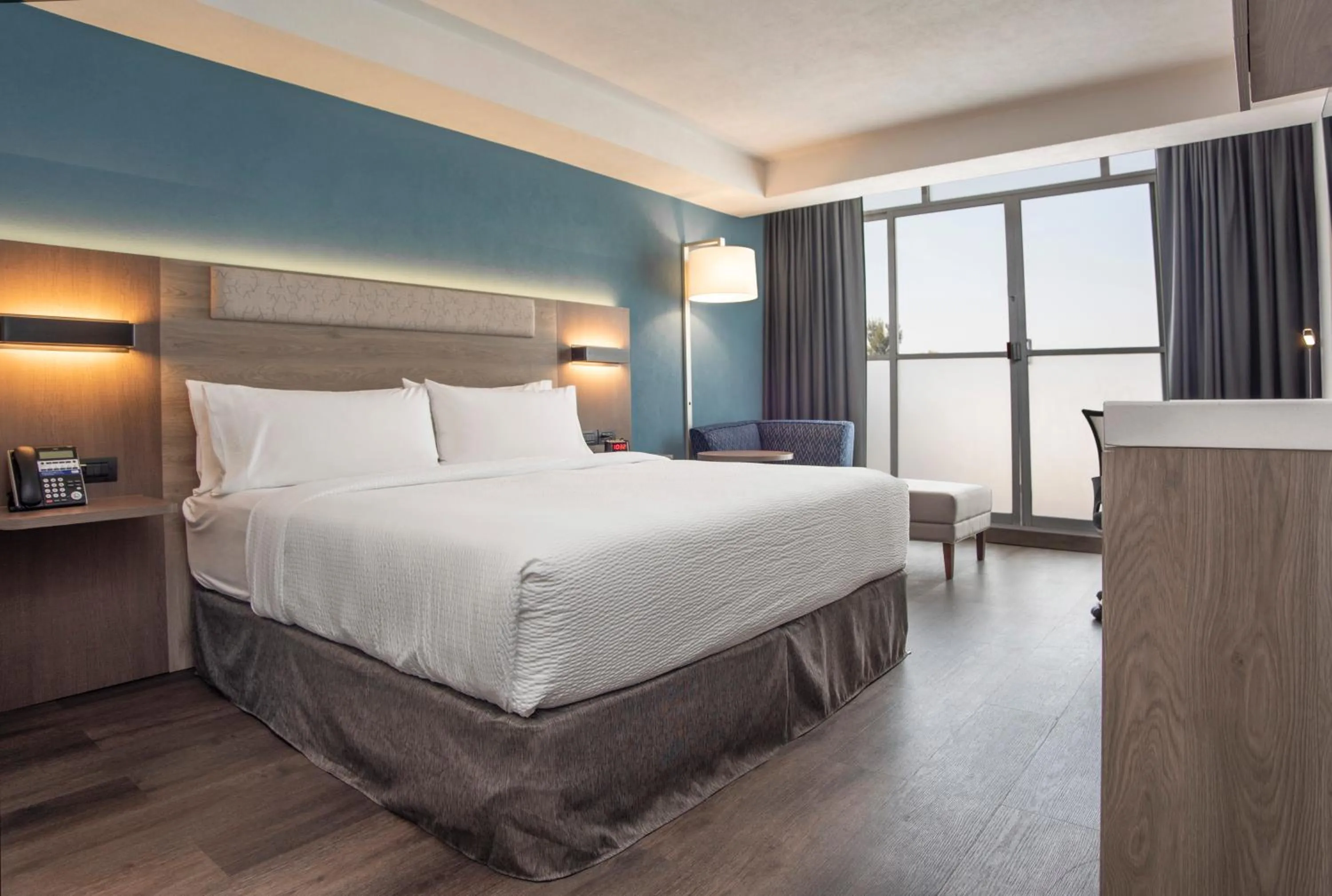 Bed in Holiday Inn Express Guadalajara Expo by IHG
