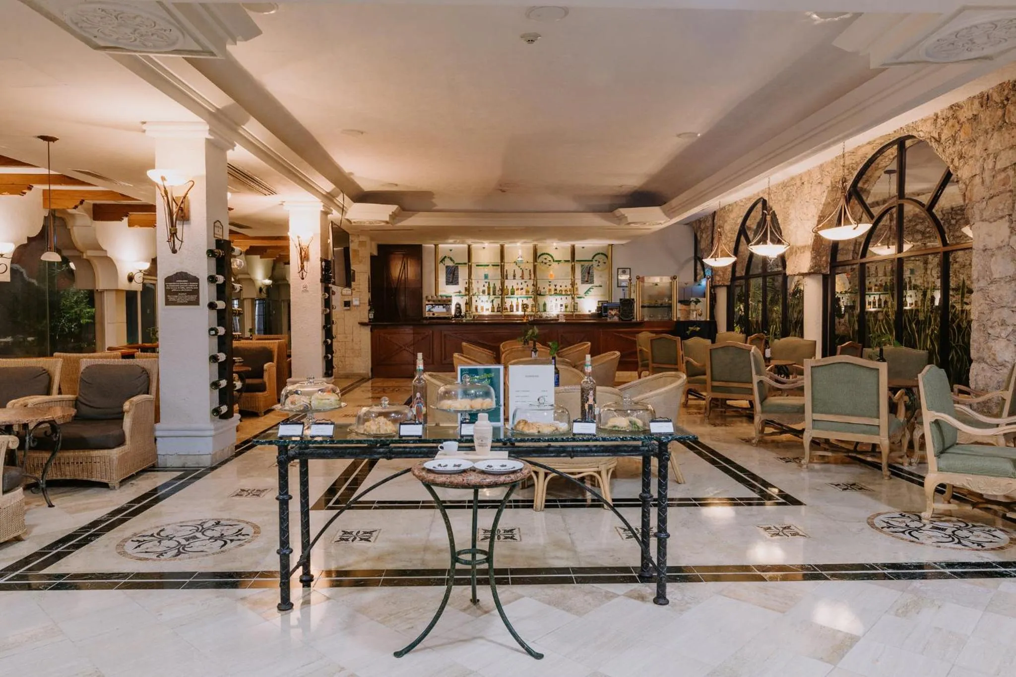 Lounge or bar in Holiday Inn Merida by IHG