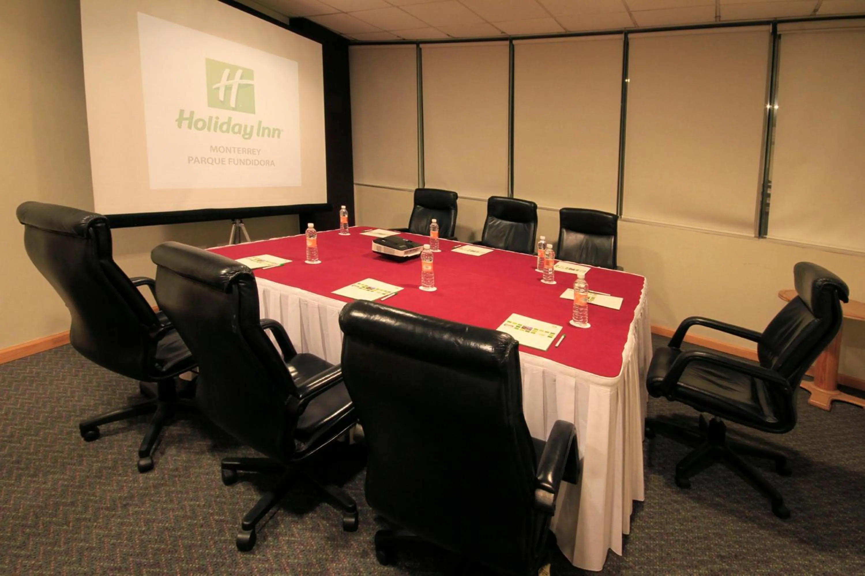 Meeting/conference room in Holiday Inn Monterrey-Parque Fundidora by IHG