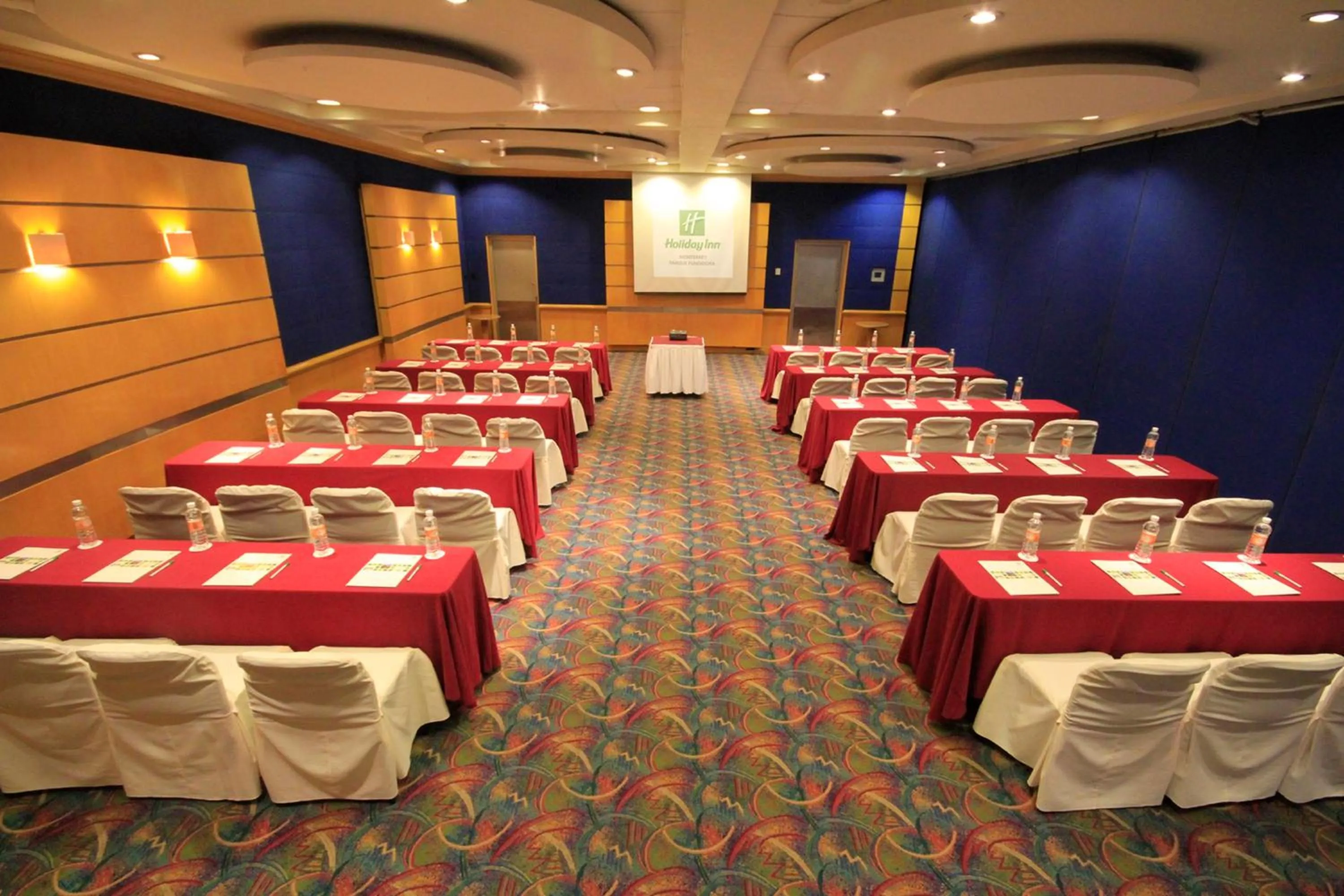 Meeting/conference room in Holiday Inn Monterrey-Parque Fundidora by IHG
