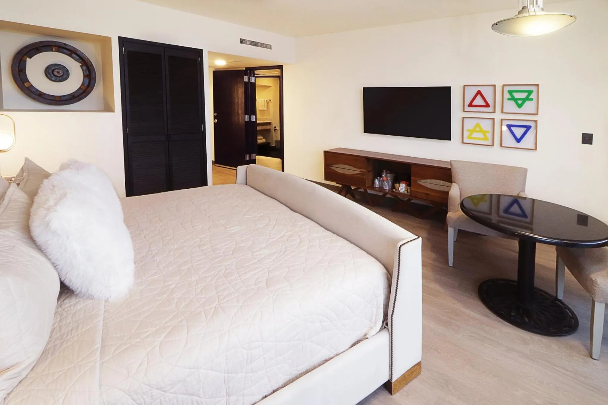 Photo of the whole room, Bed in Holiday Inn Monterrey-Parque Fundidora by IHG