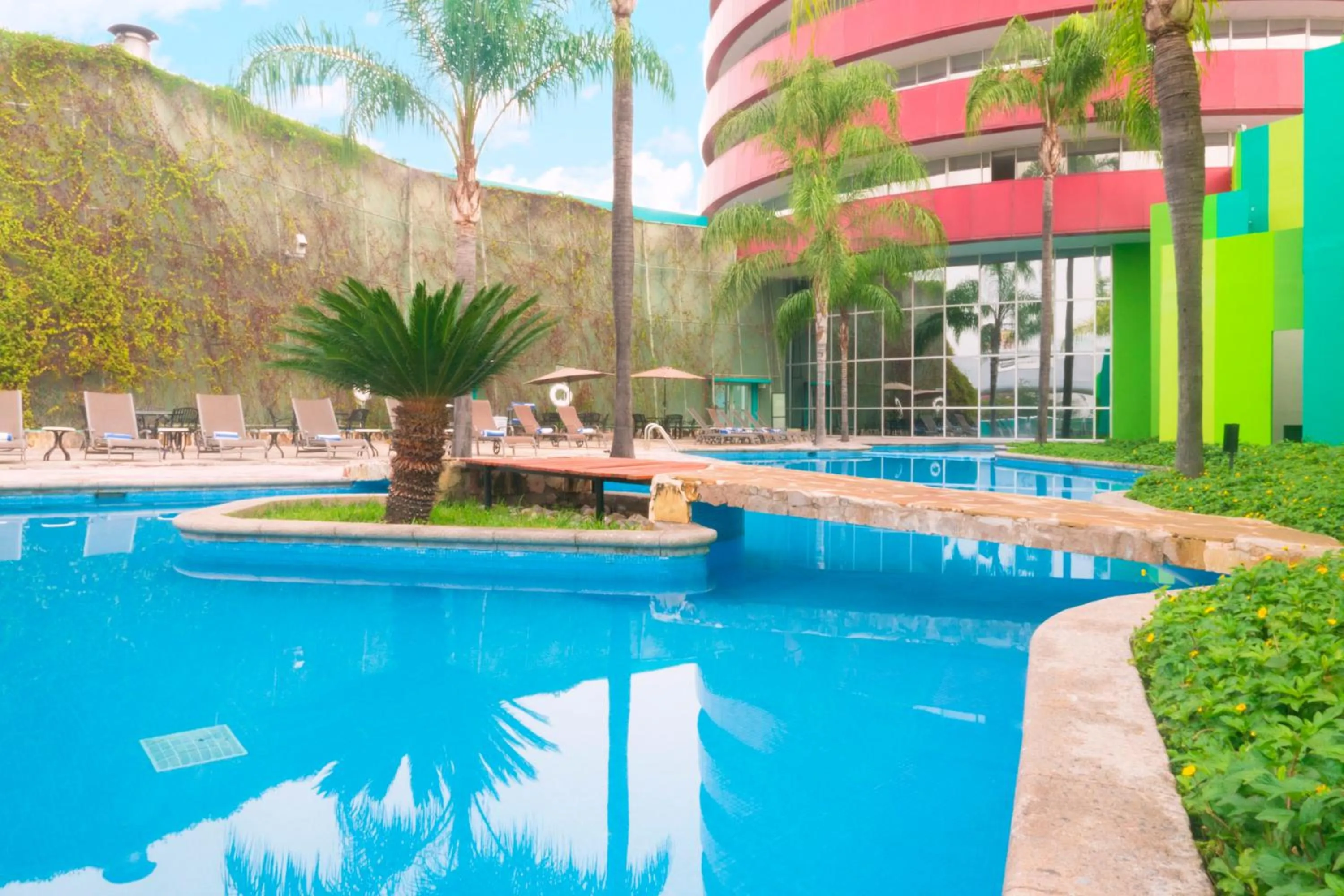 Swimming pool in Holiday Inn Monterrey-Parque Fundidora by IHG
