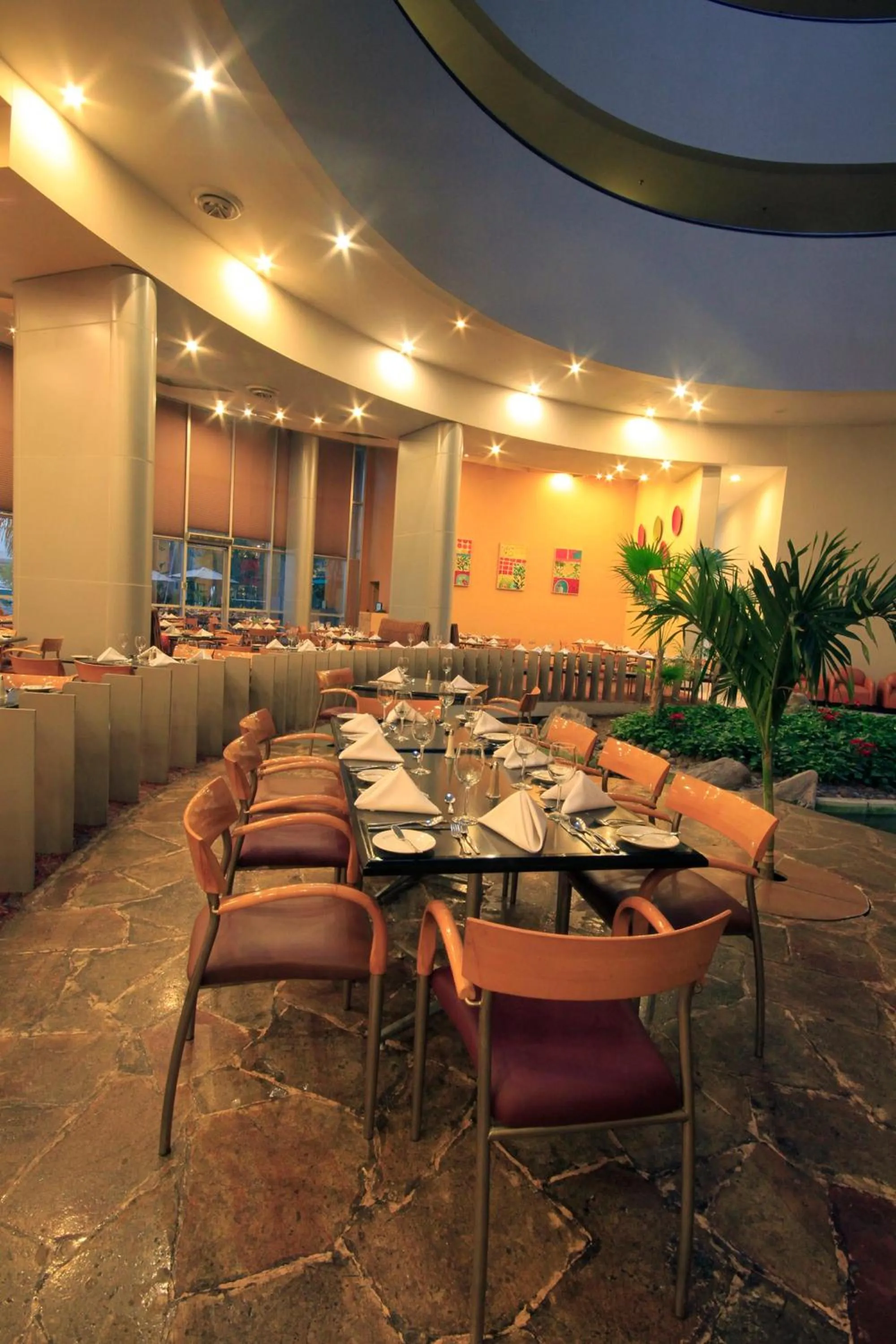 Restaurant/places to eat in Holiday Inn Monterrey-Parque Fundidora by IHG