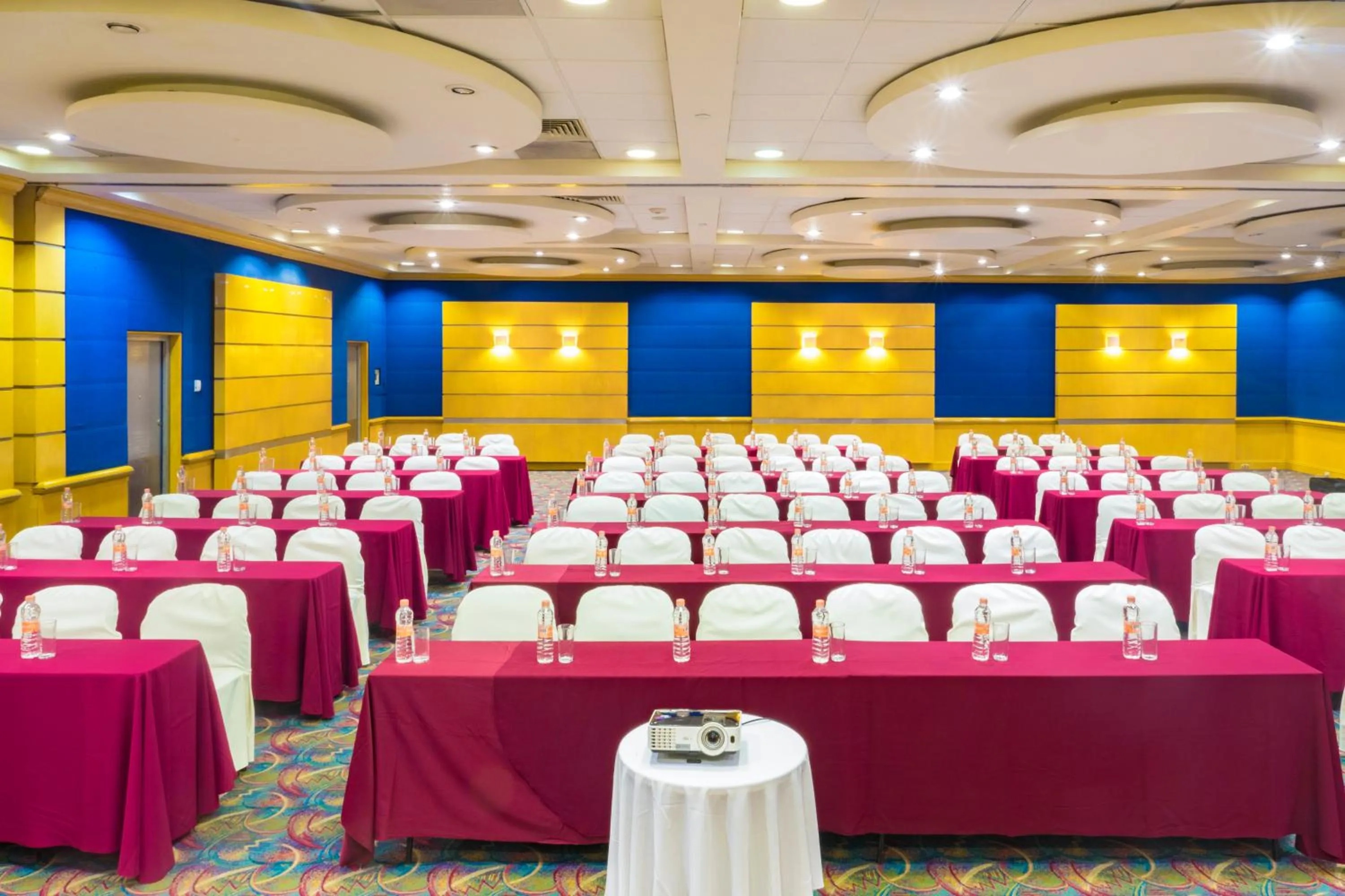 Meeting/conference room in Holiday Inn Monterrey-Parque Fundidora by IHG