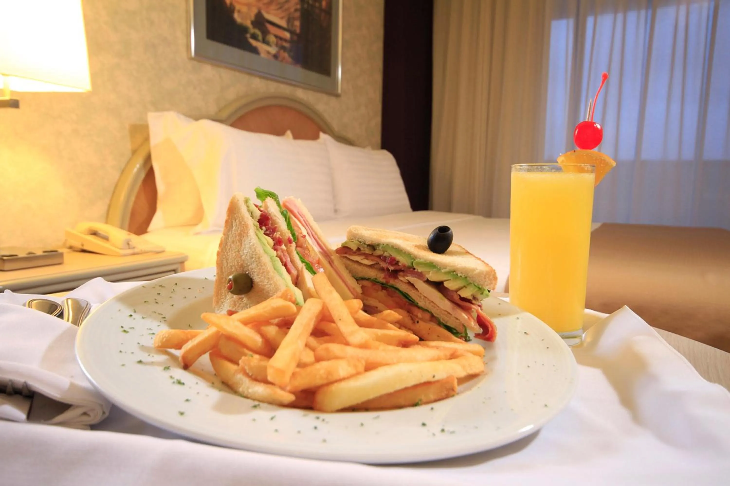 Photo of the whole room in Holiday Inn Monterrey-Parque Fundidora by IHG