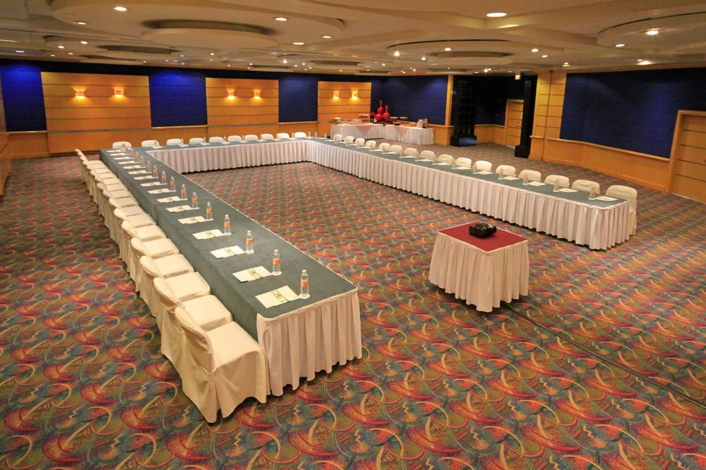 Meeting/conference room in Holiday Inn Monterrey-Parque Fundidora by IHG