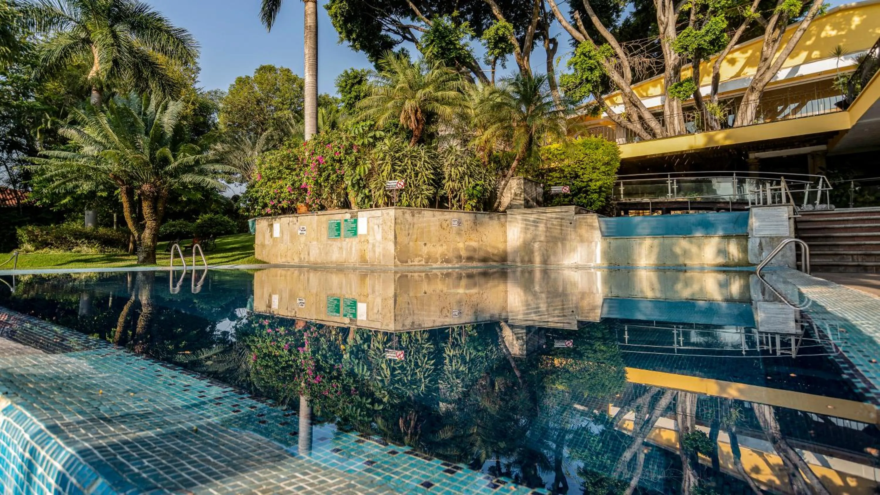 Swimming pool in Holiday Inn Cuernavaca by IHG