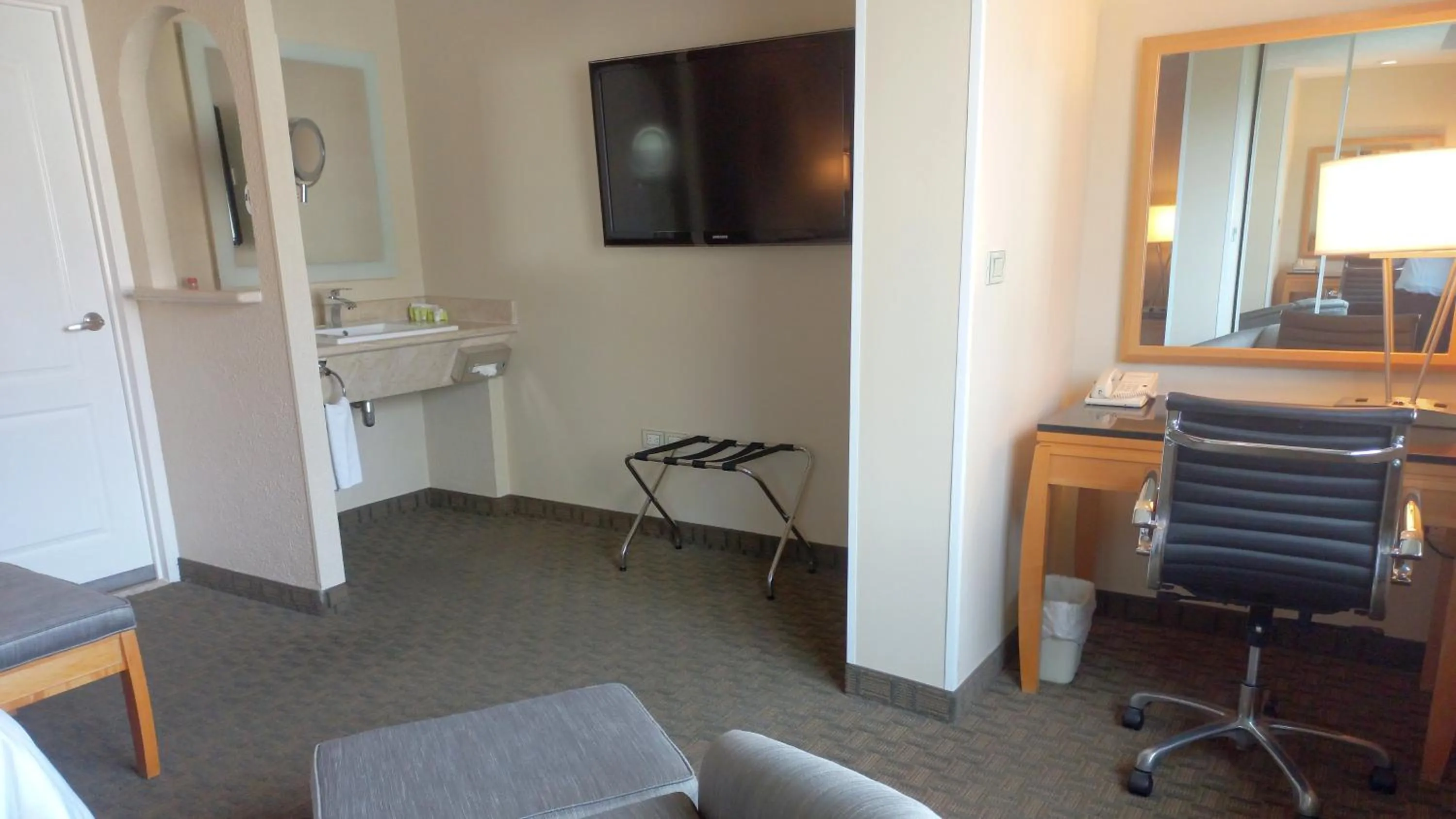 Photo of the whole room in Holiday Inn Cuernavaca by IHG