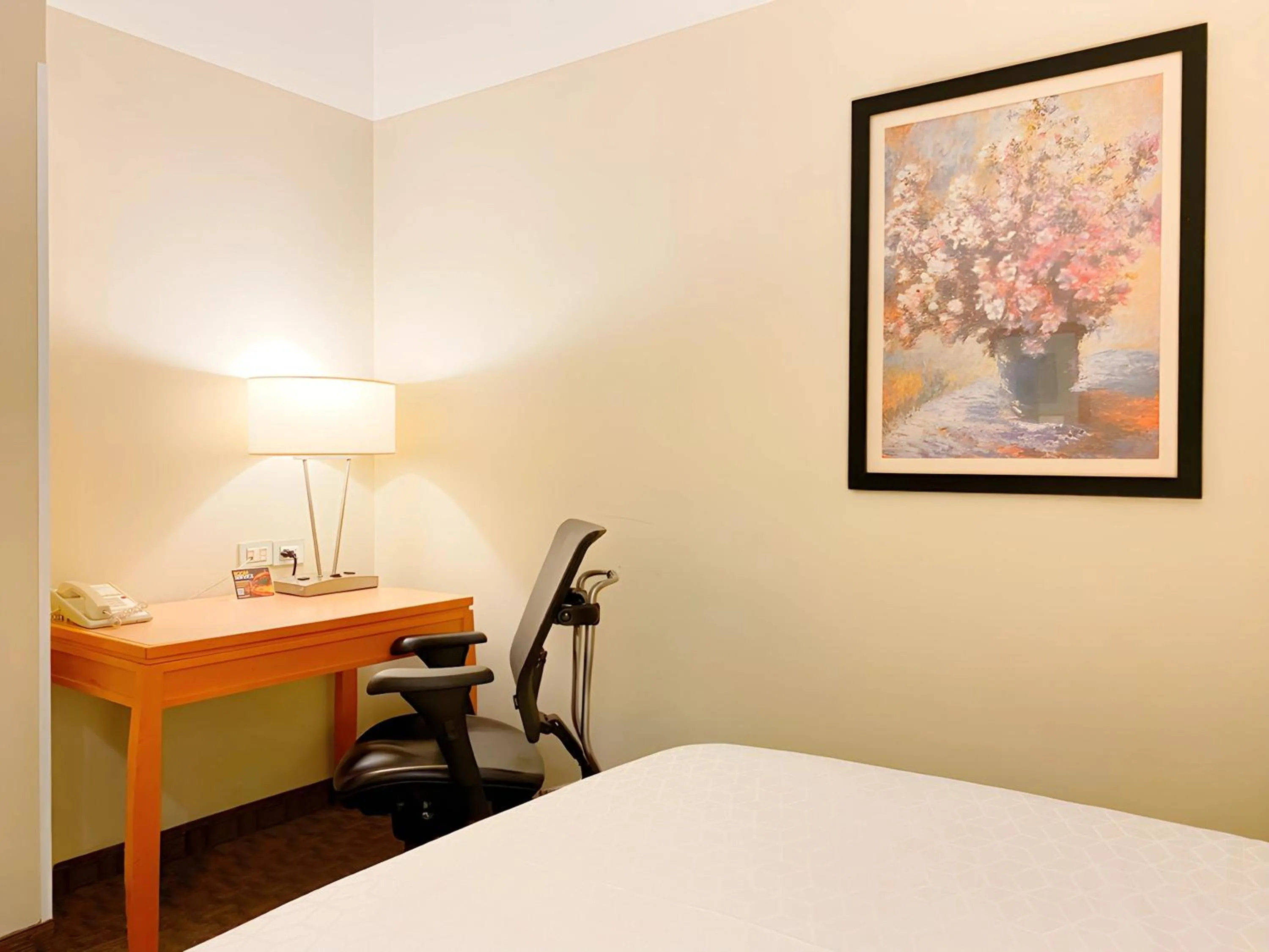 Bedroom, Bed in Holiday Inn Cuernavaca by IHG