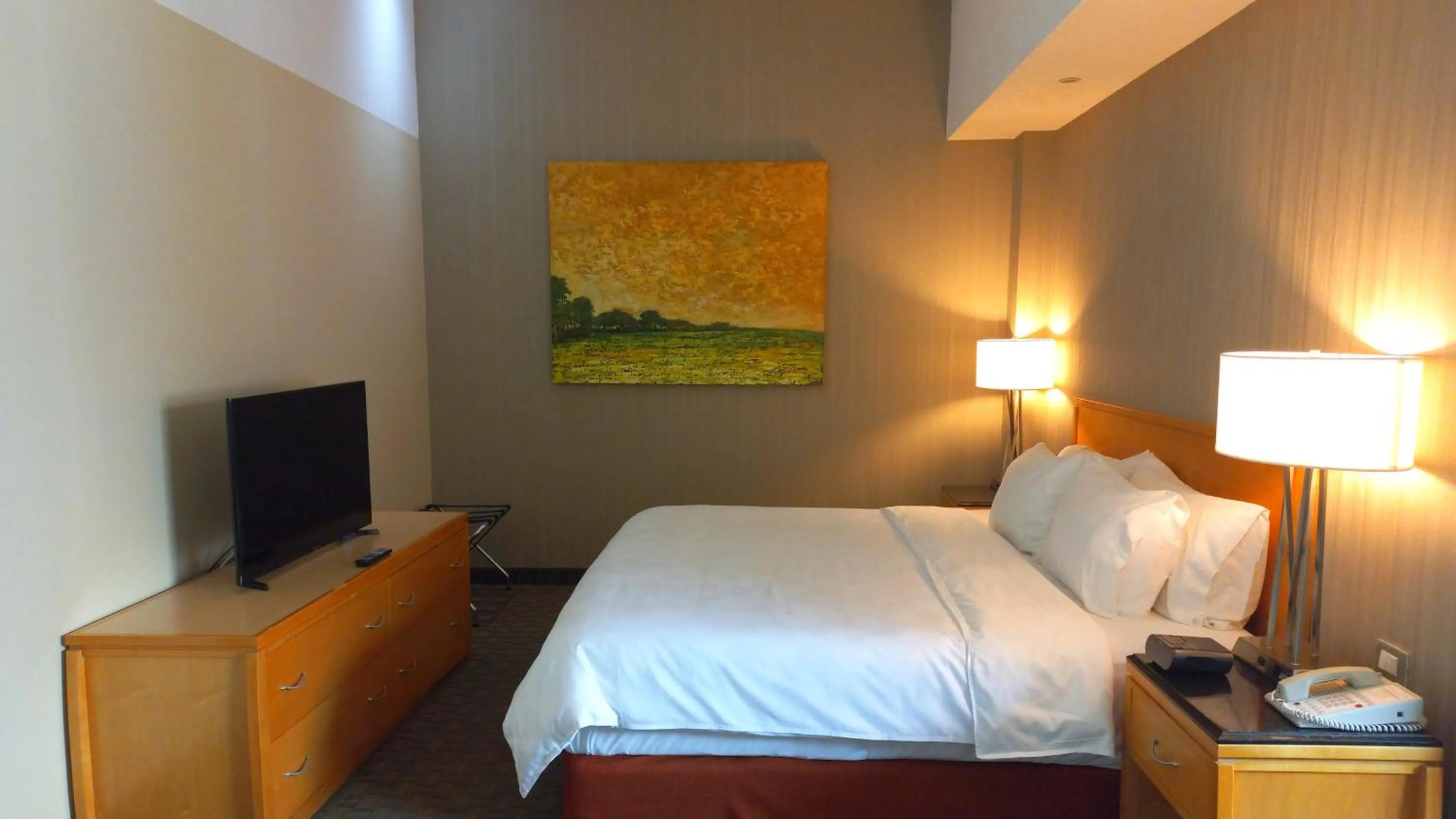 Photo of the whole room, Bed in Holiday Inn Cuernavaca by IHG