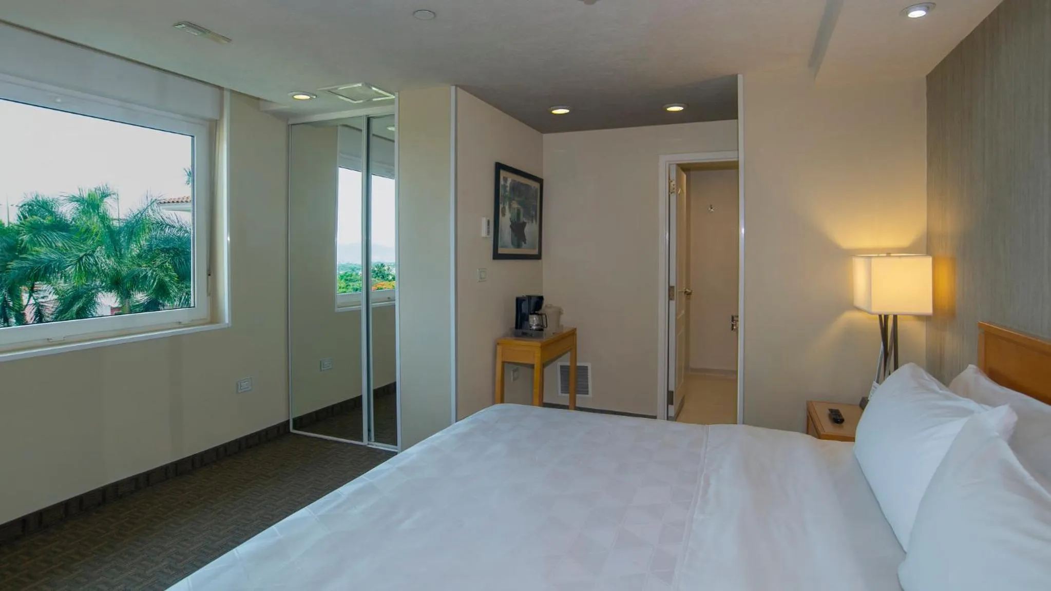 Photo of the whole room, Bed in Holiday Inn Cuernavaca by IHG