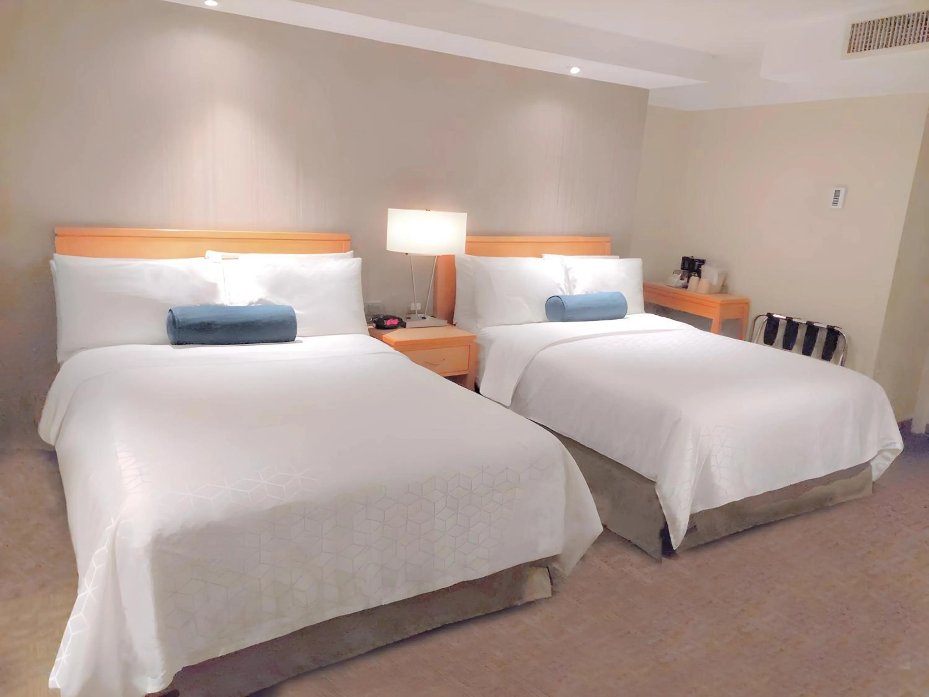 Photo of the whole room, Bed in Holiday Inn Cuernavaca by IHG