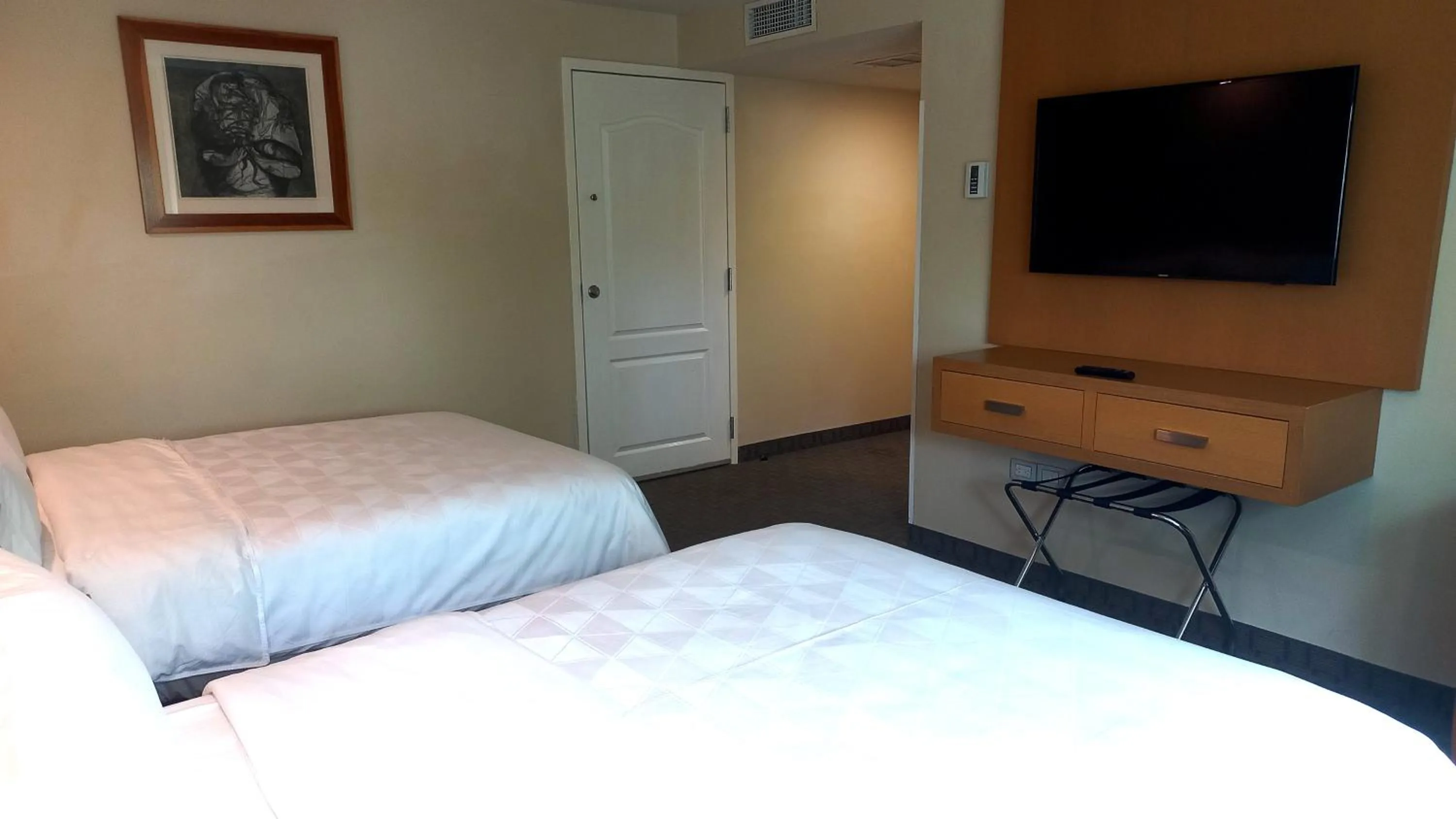 Photo of the whole room, Bed in Holiday Inn Cuernavaca by IHG