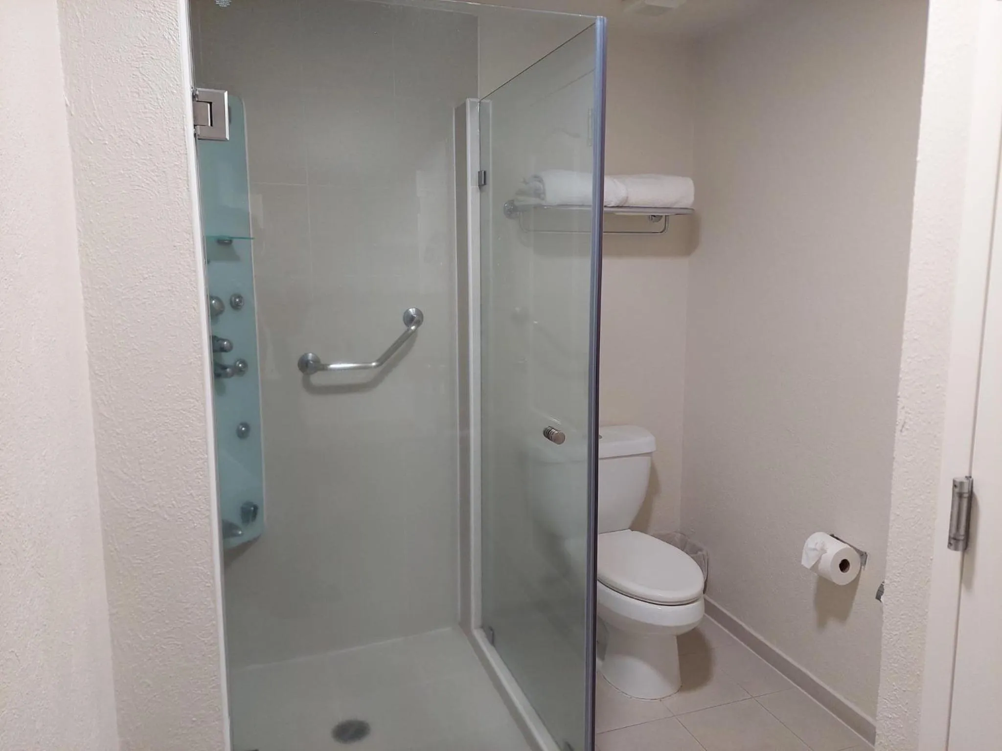 Shower in Holiday Inn Cuernavaca by IHG