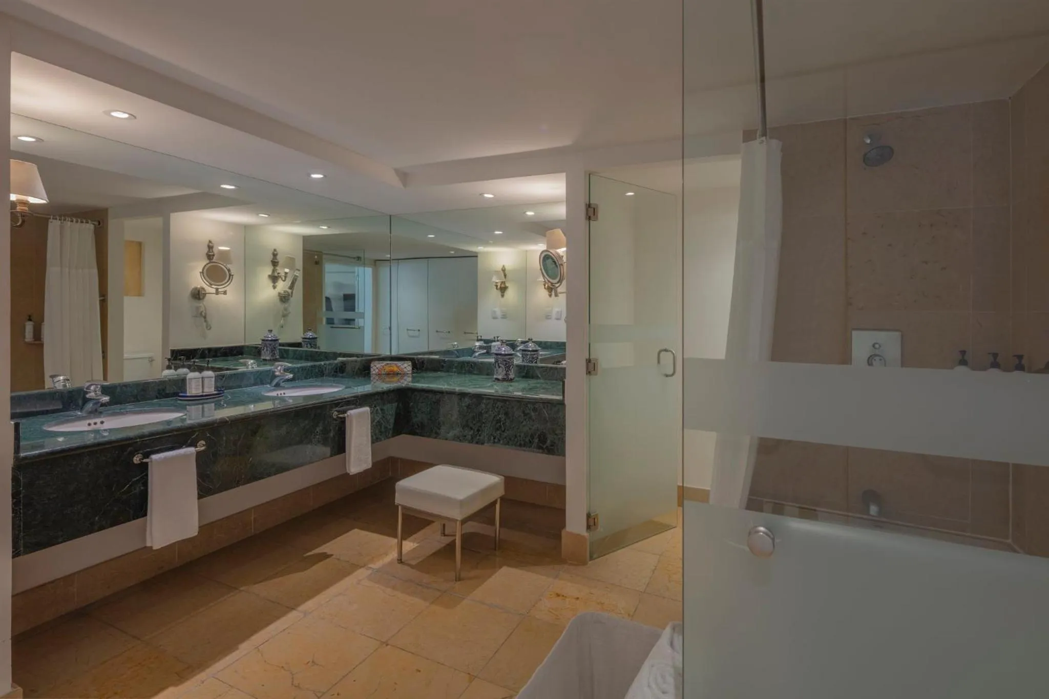 Photo of the whole room in Presidente InterContinental Puebla by IHG