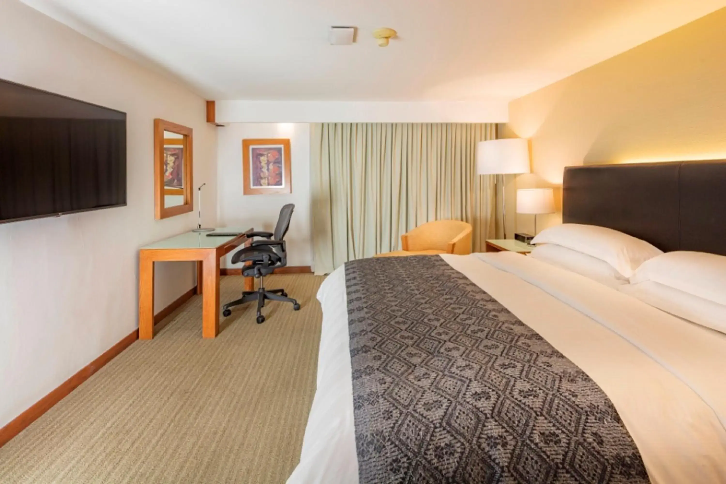 Classic King Room with Club Access in Presidente InterContinental Puebla by IHG Classic King Room with Club Access in Presidente InterContinental Puebla by IHG