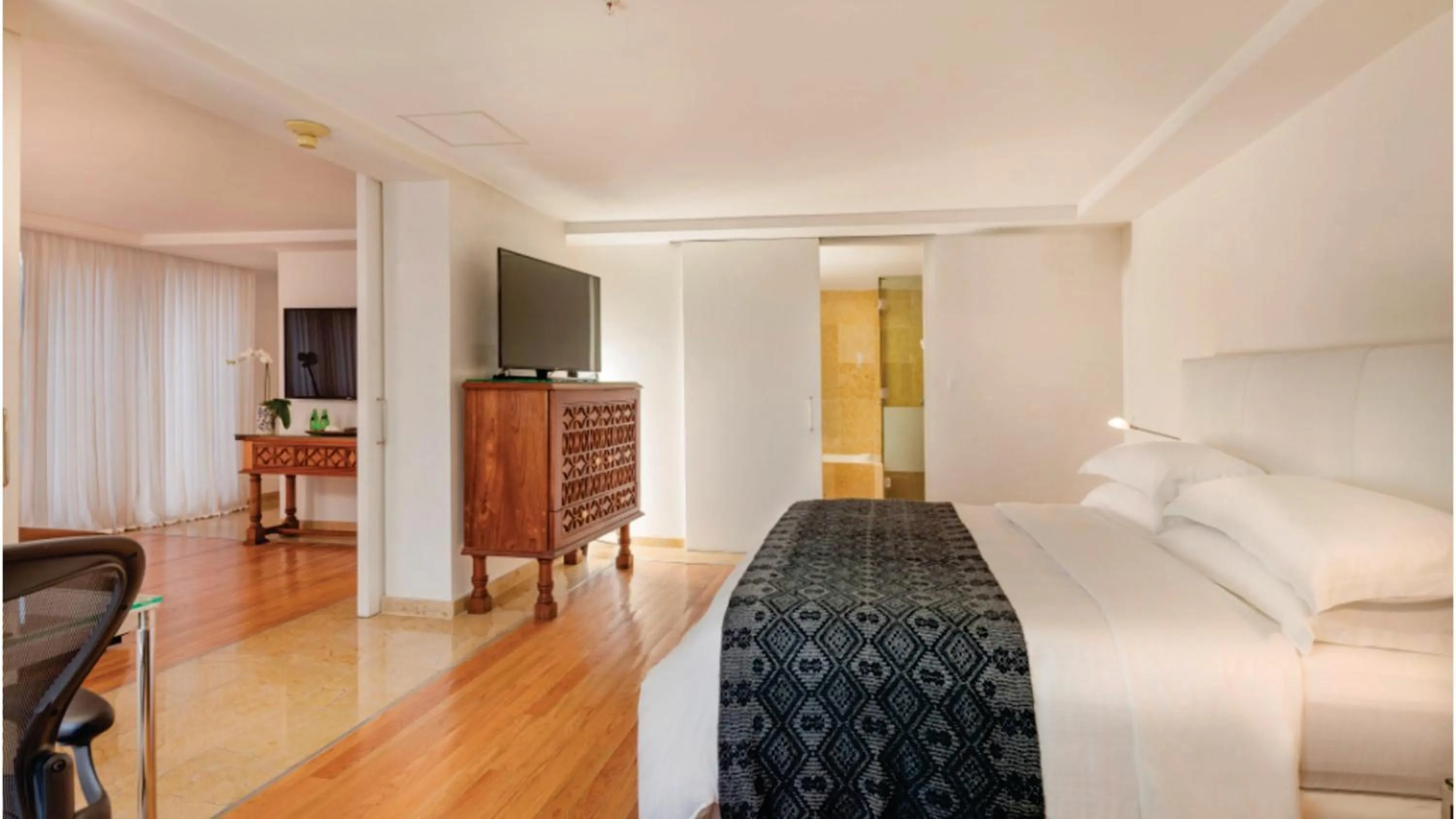 Bedroom, Bed in Presidente InterContinental Puebla by IHG