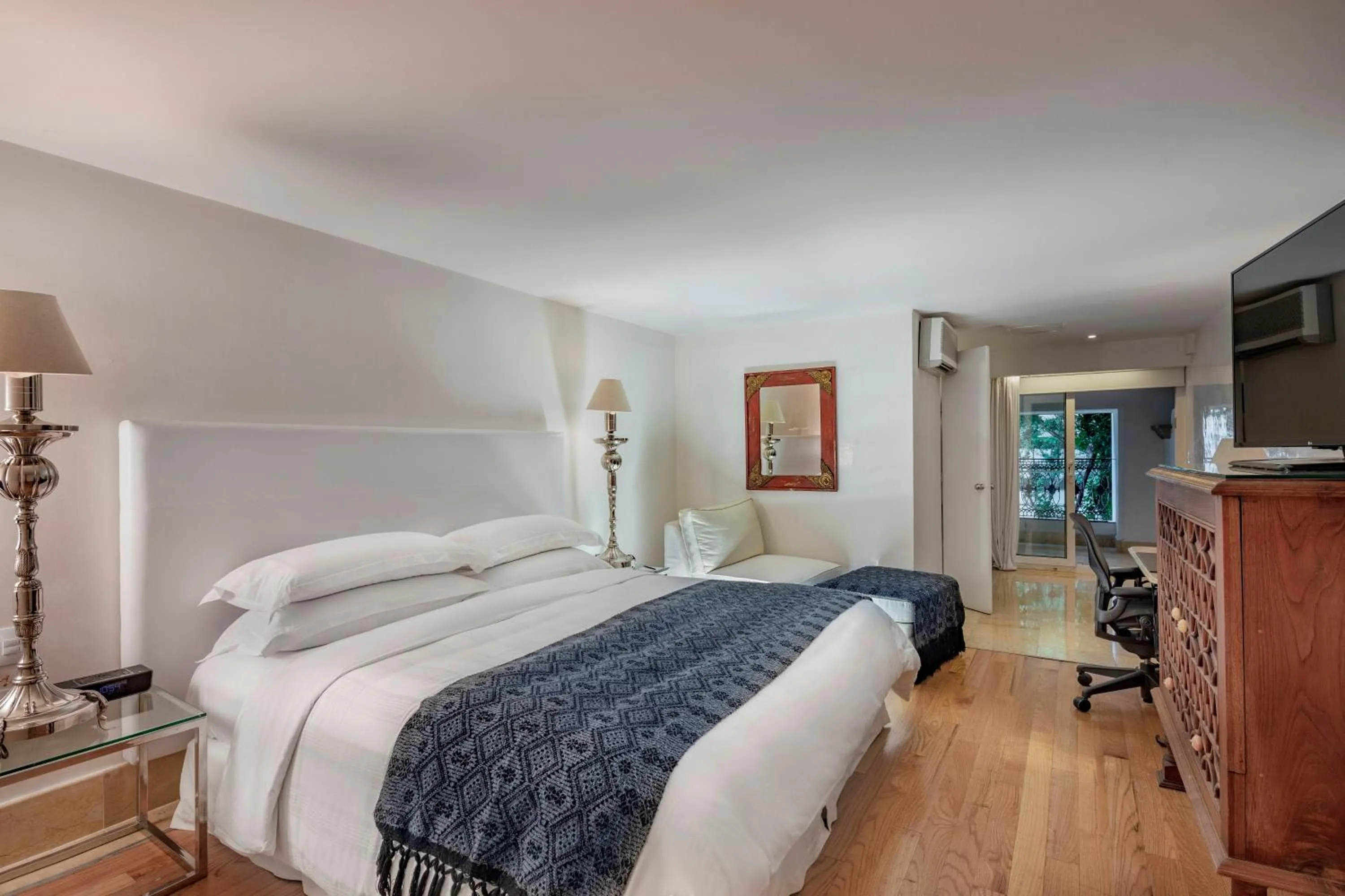 Photo of the whole room, Bed in Presidente InterContinental Puebla by IHG