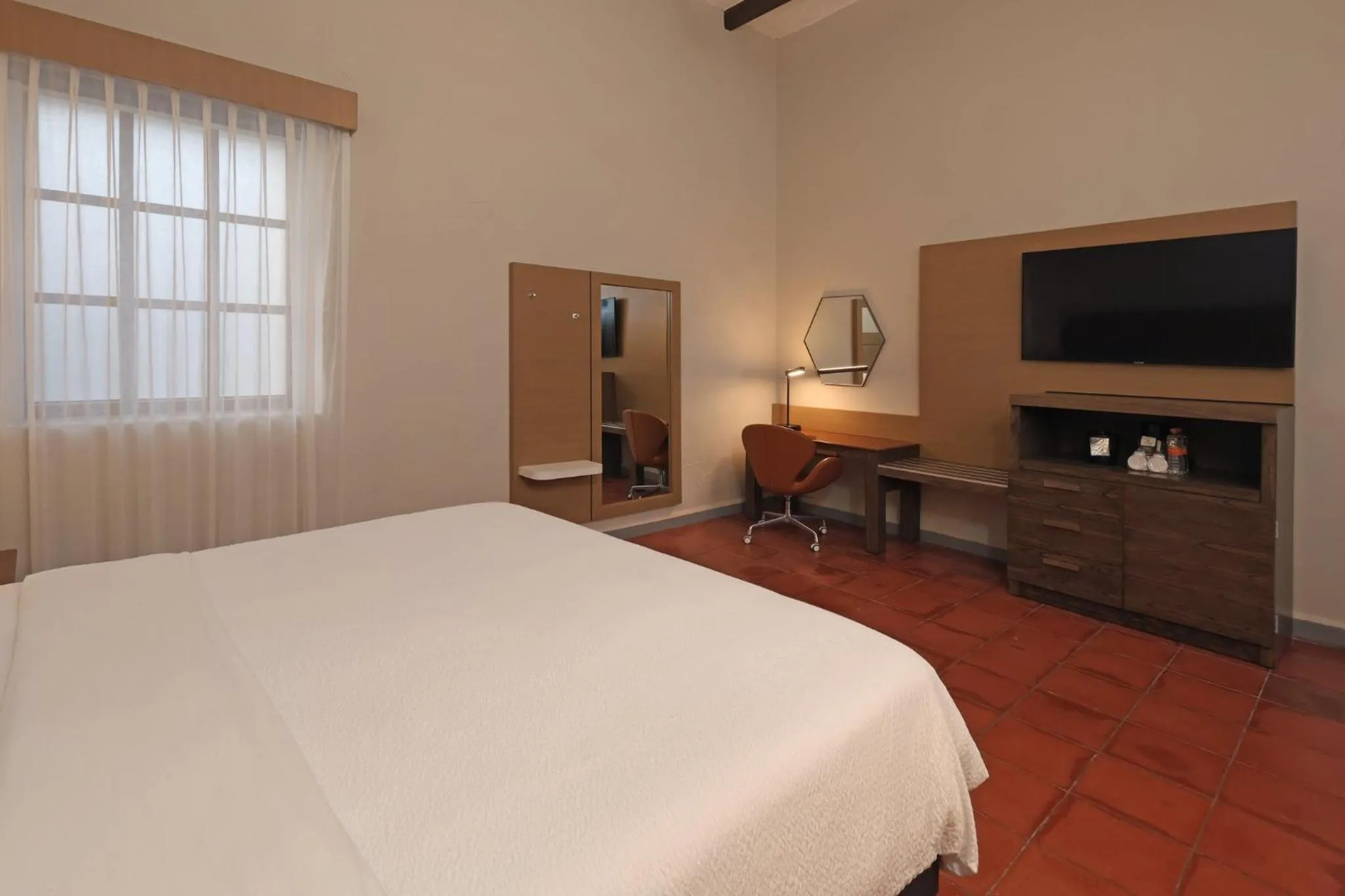 Photo of the whole room, Bed in Holiday Inn Express Veracruz Centro Historico by IHG