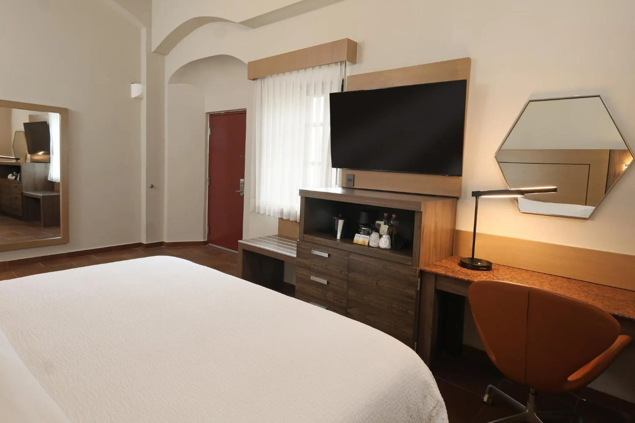 Photo of the whole room, Bed in Holiday Inn Express Veracruz Centro Historico by IHG