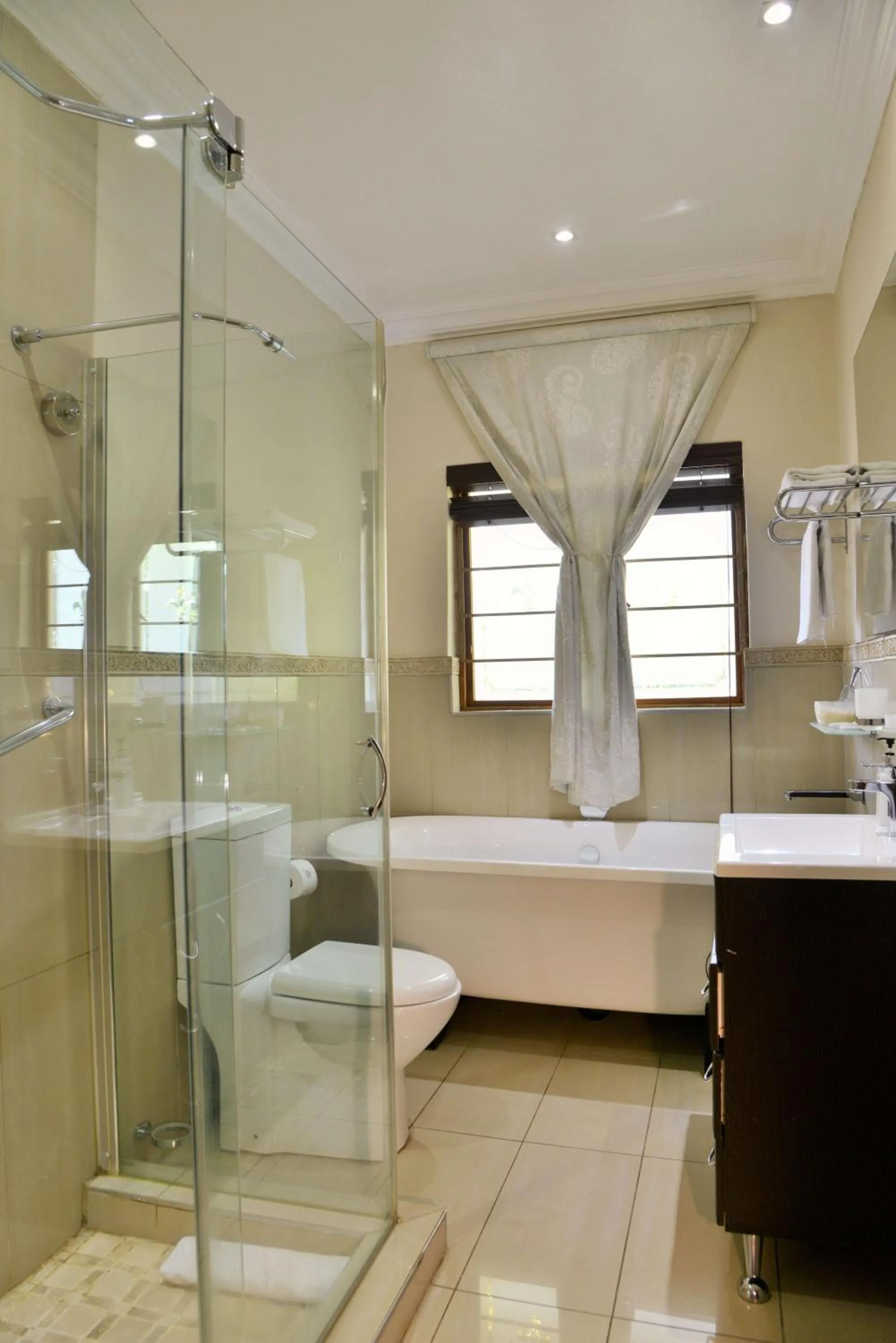 Bathroom in Bellgrove Guest House Sandton