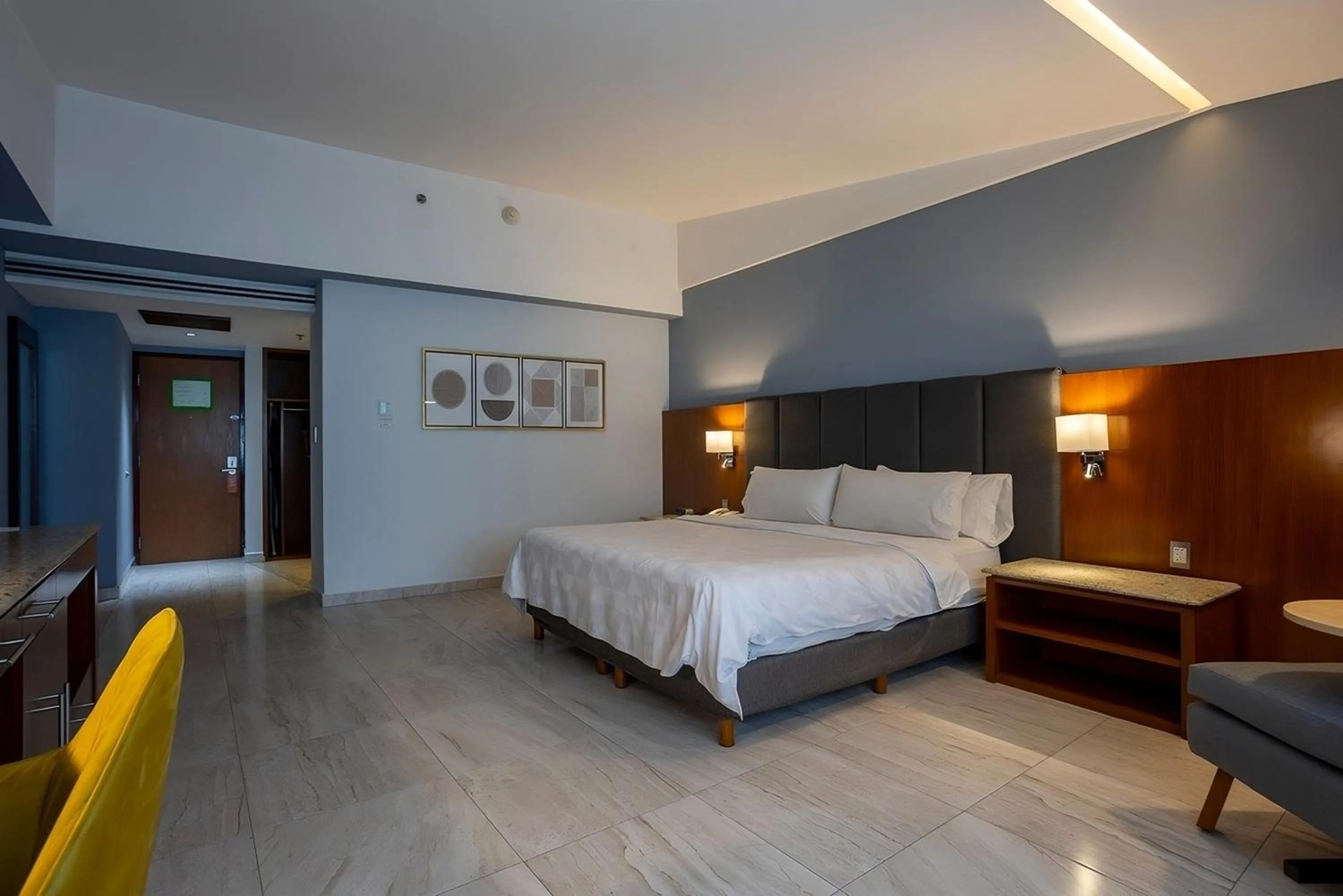 Bedroom, Bed in Holiday Inn Puebla Finsa by IHG