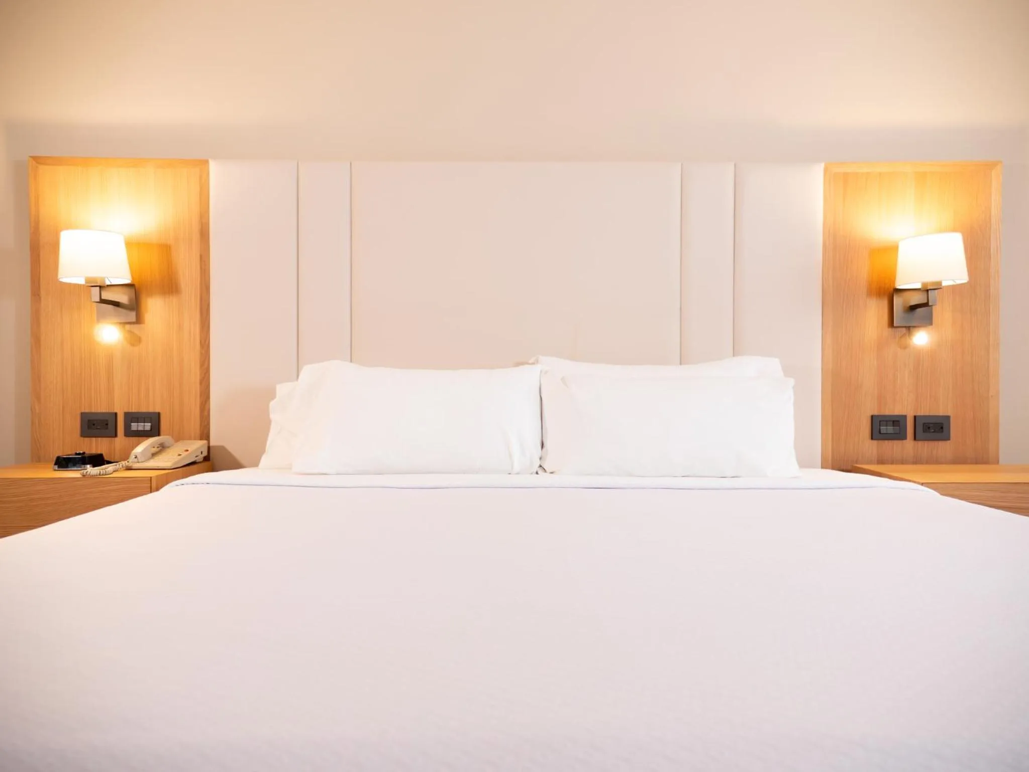 Bedroom, Bed in Crowne Plaza Hotel Monterrey by IHG