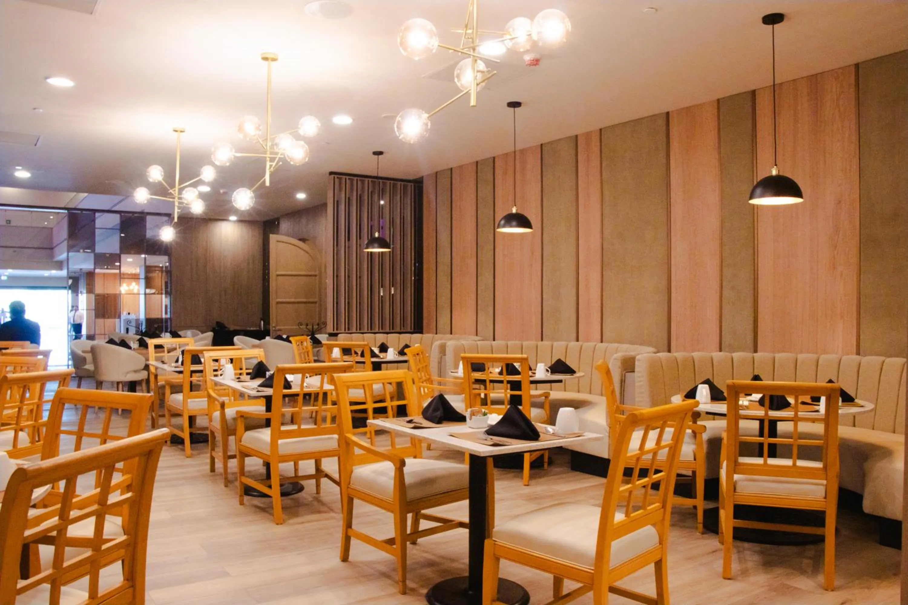 Restaurant/places to eat in Crowne Plaza Hotel Monterrey by IHG