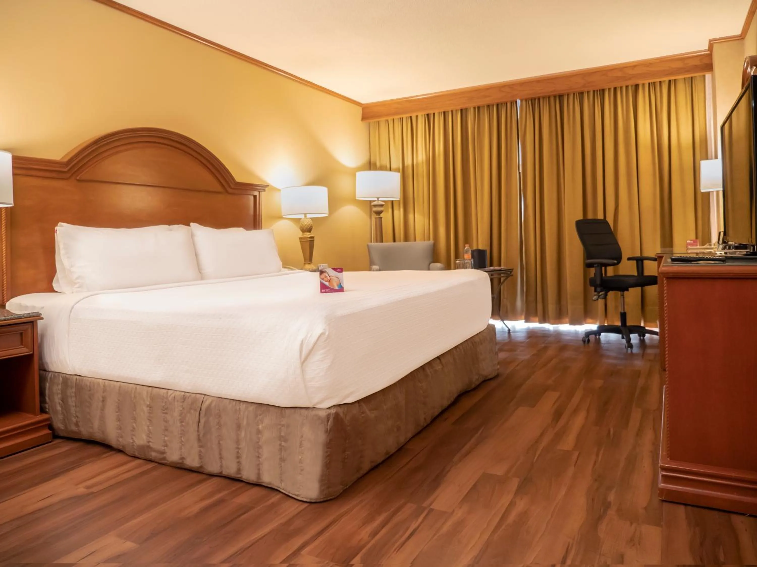Photo of the whole room, Bed in Crowne Plaza Hotel Monterrey by IHG