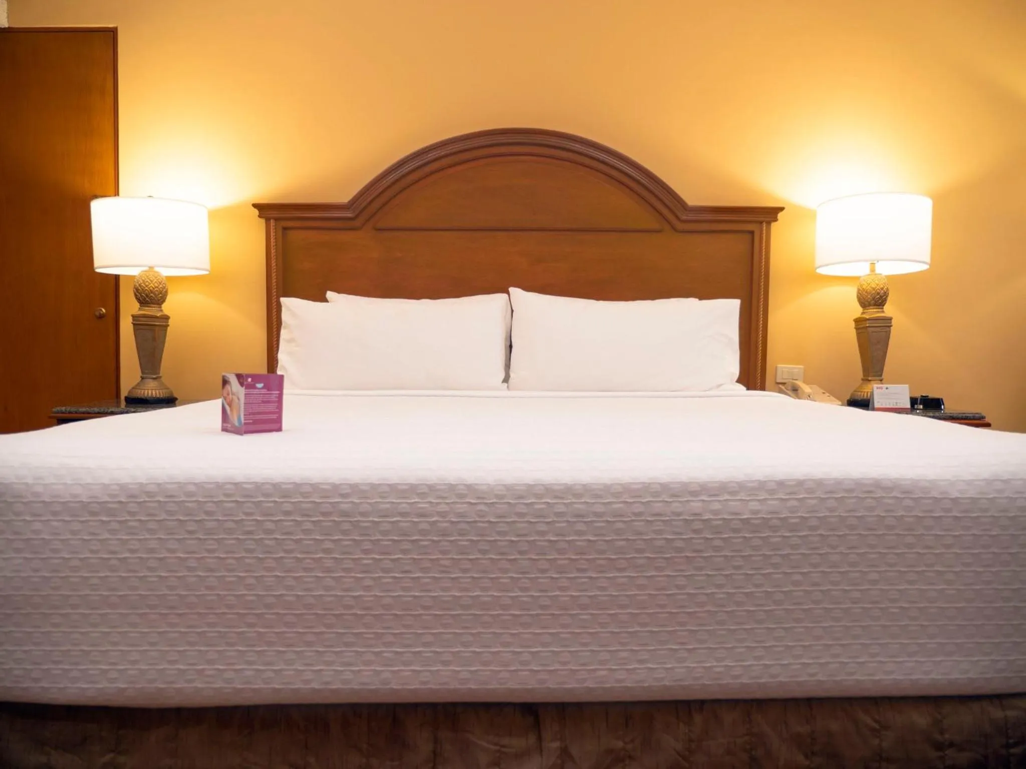 Photo of the whole room, Bed in Crowne Plaza Hotel Monterrey by IHG