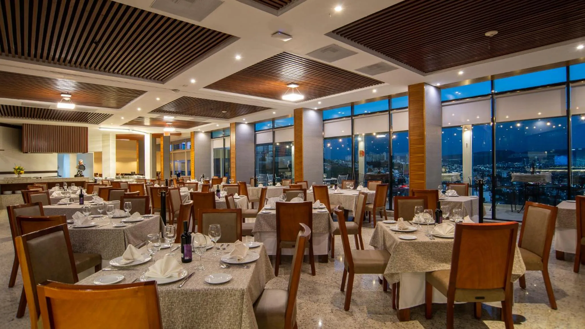 Restaurant/places to eat in Holiday Inn Queretaro Zona Diamante by IHG